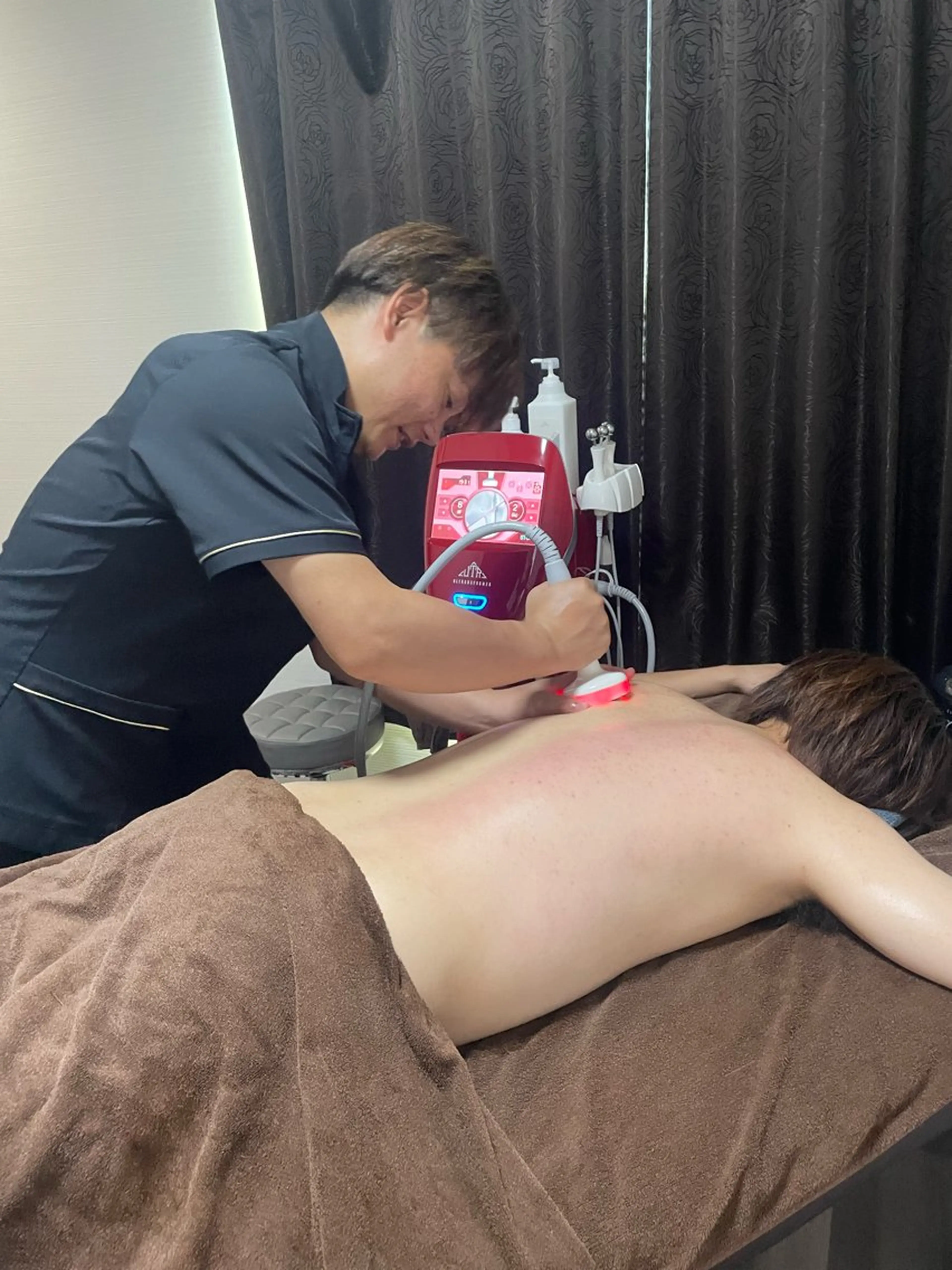 メンズ Mens Total Beauty CHEST(チェスト)所属・腰、肩こり、脱毛、眉 メンズ専門チェストのエステ・リラクイメージ