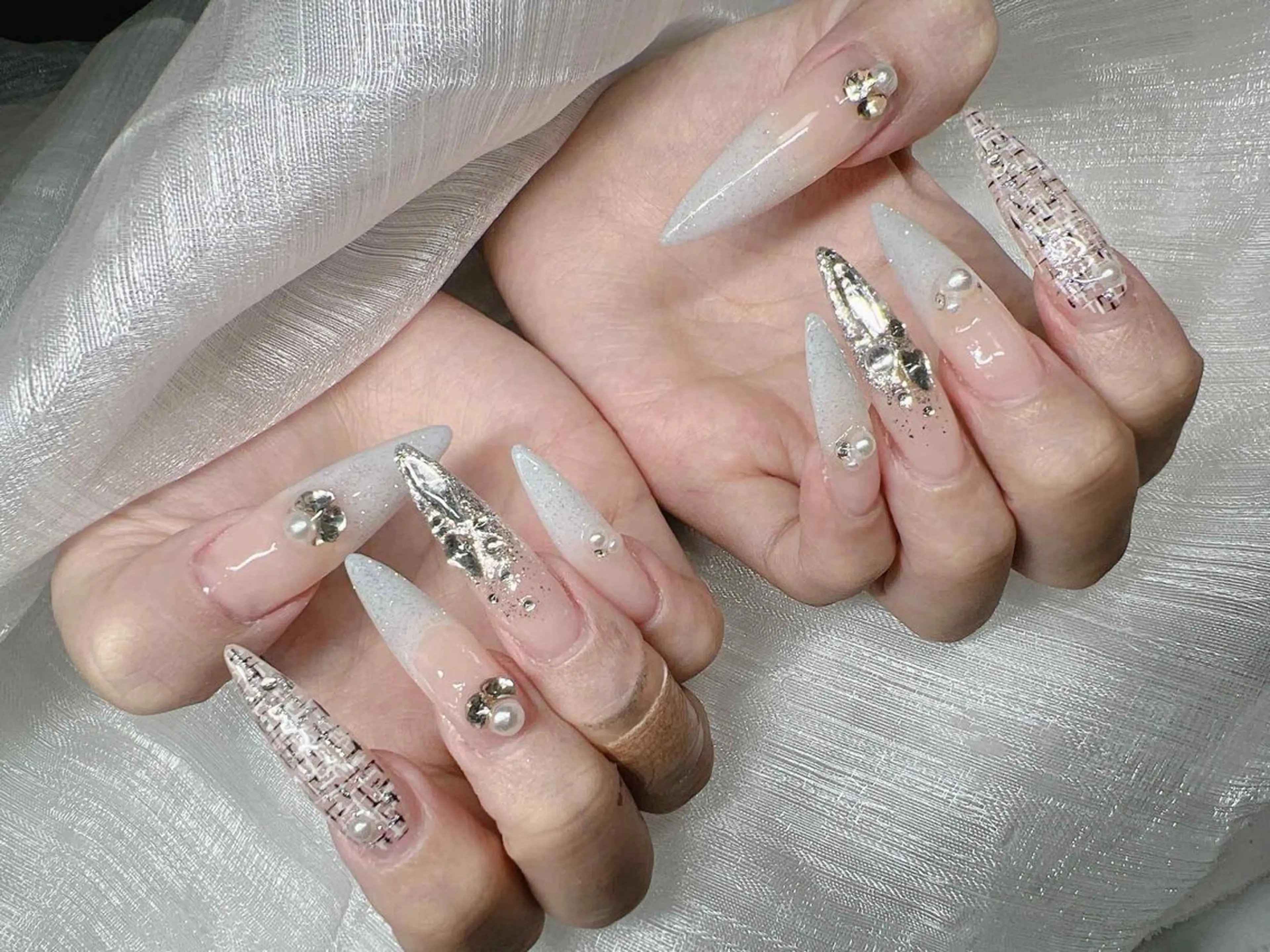 ネイル 長さ出し グラデーション 卒業式 キラキラネイル マグネットネイル ハンドネイル Lee Nailsのネイルデザイン