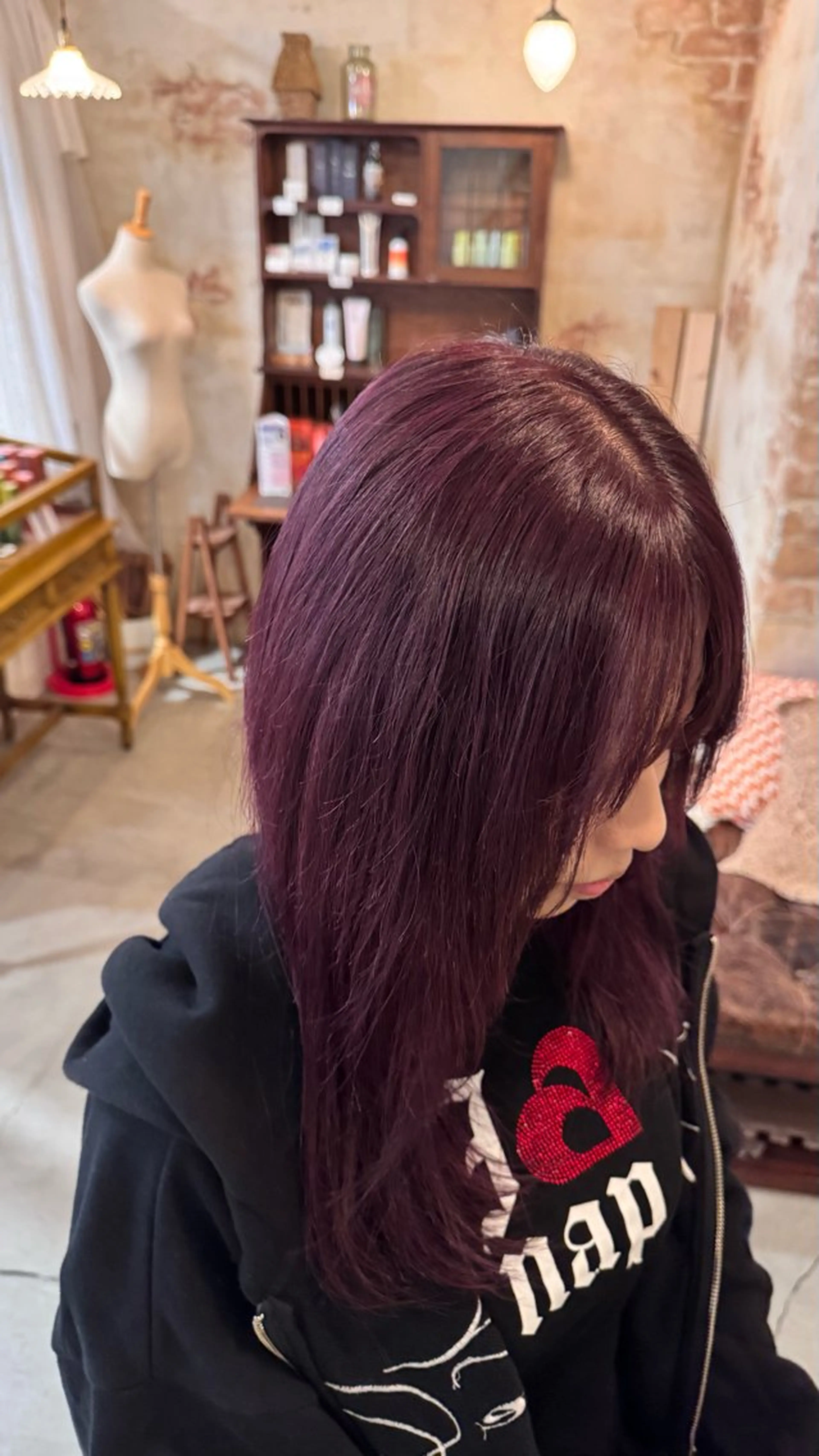 カラー ラベンダーカラー レッドカラー ヘアカラー トリートメント 菰田 愛輝のヘアスタイル