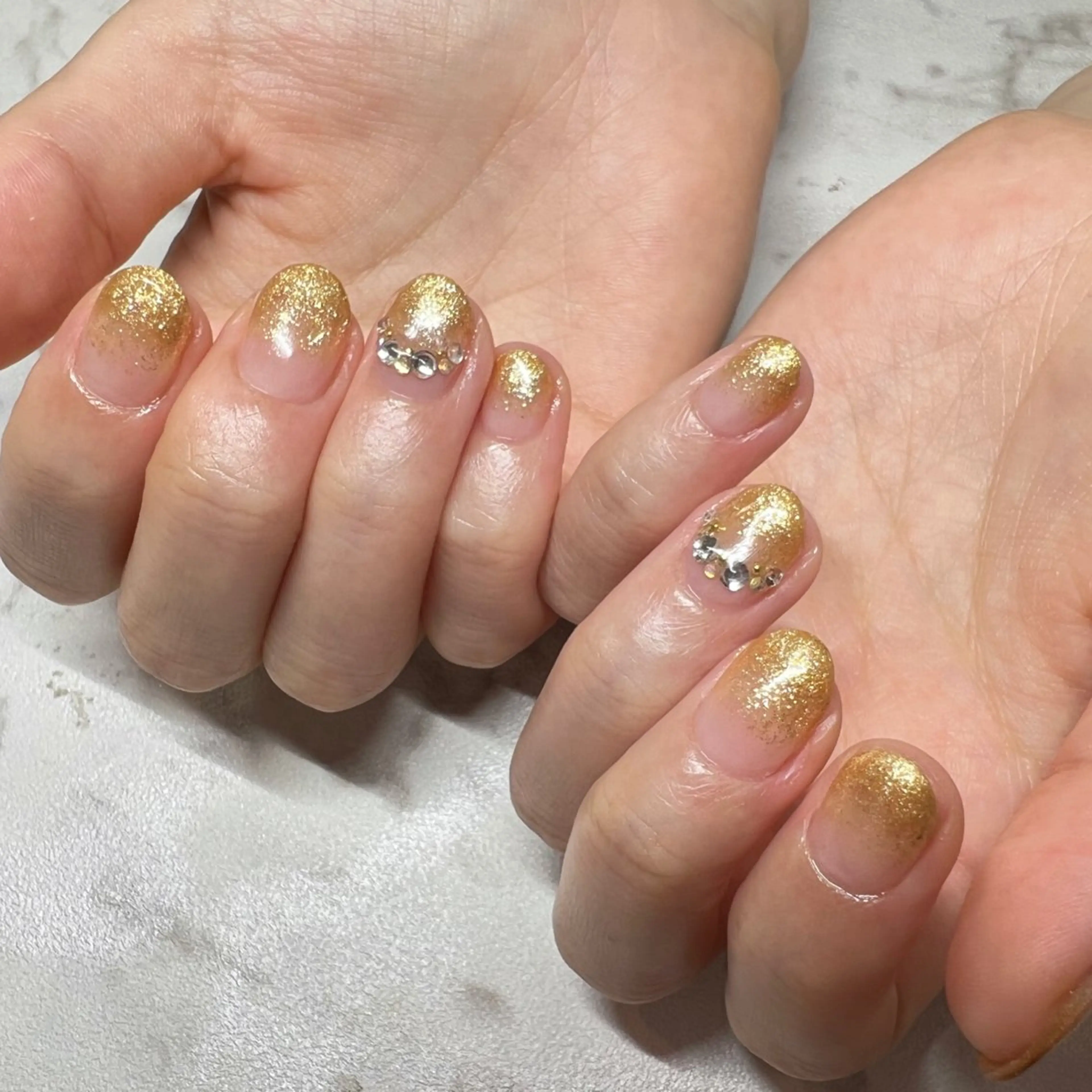 ネイル ゴールド グラデーション シンプルネイル ストーンネイル ルミエナ銀座 KATAOKAのネイルデザイン