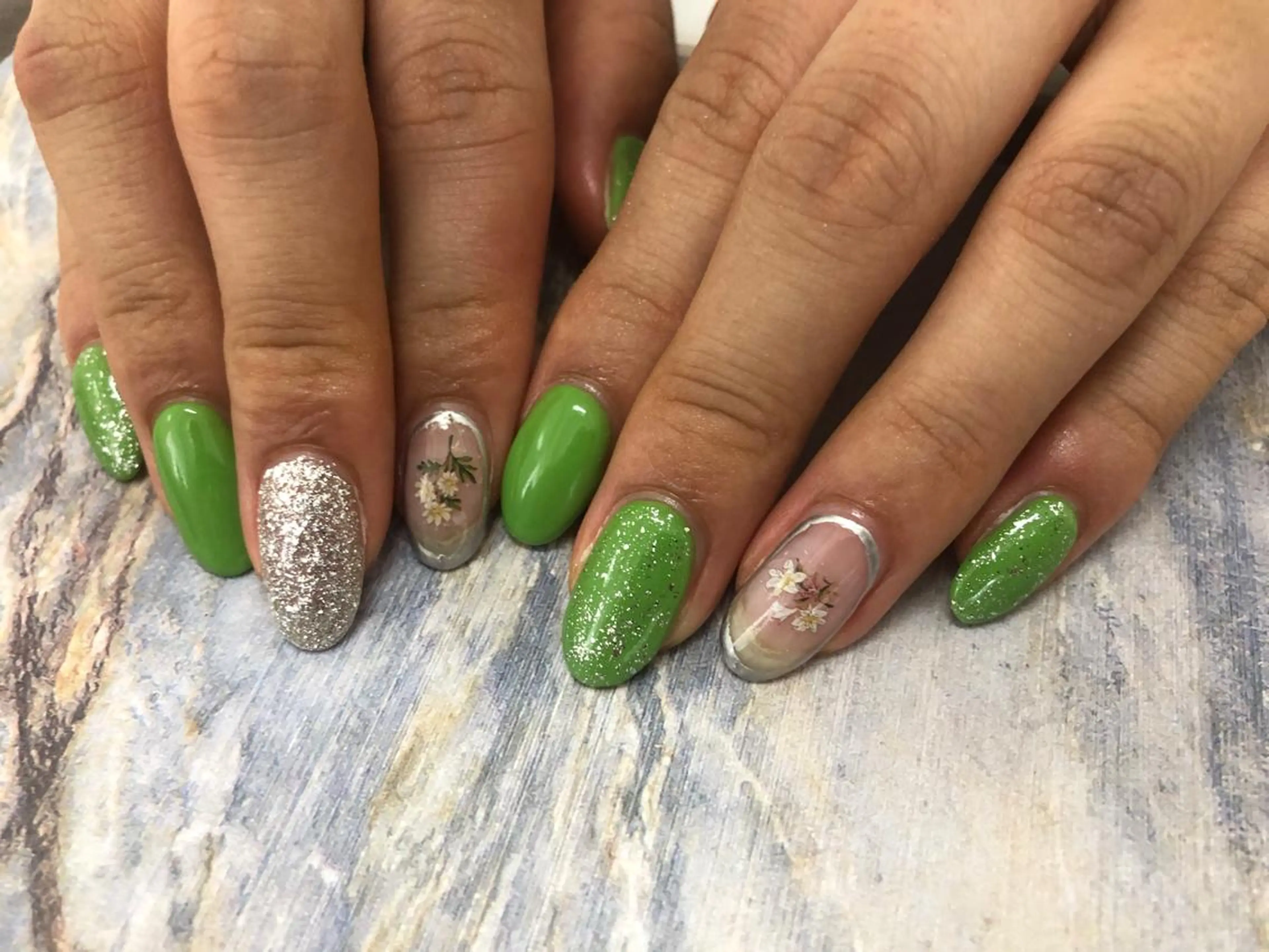 ネイル mogunail &blowのネイルデザイン