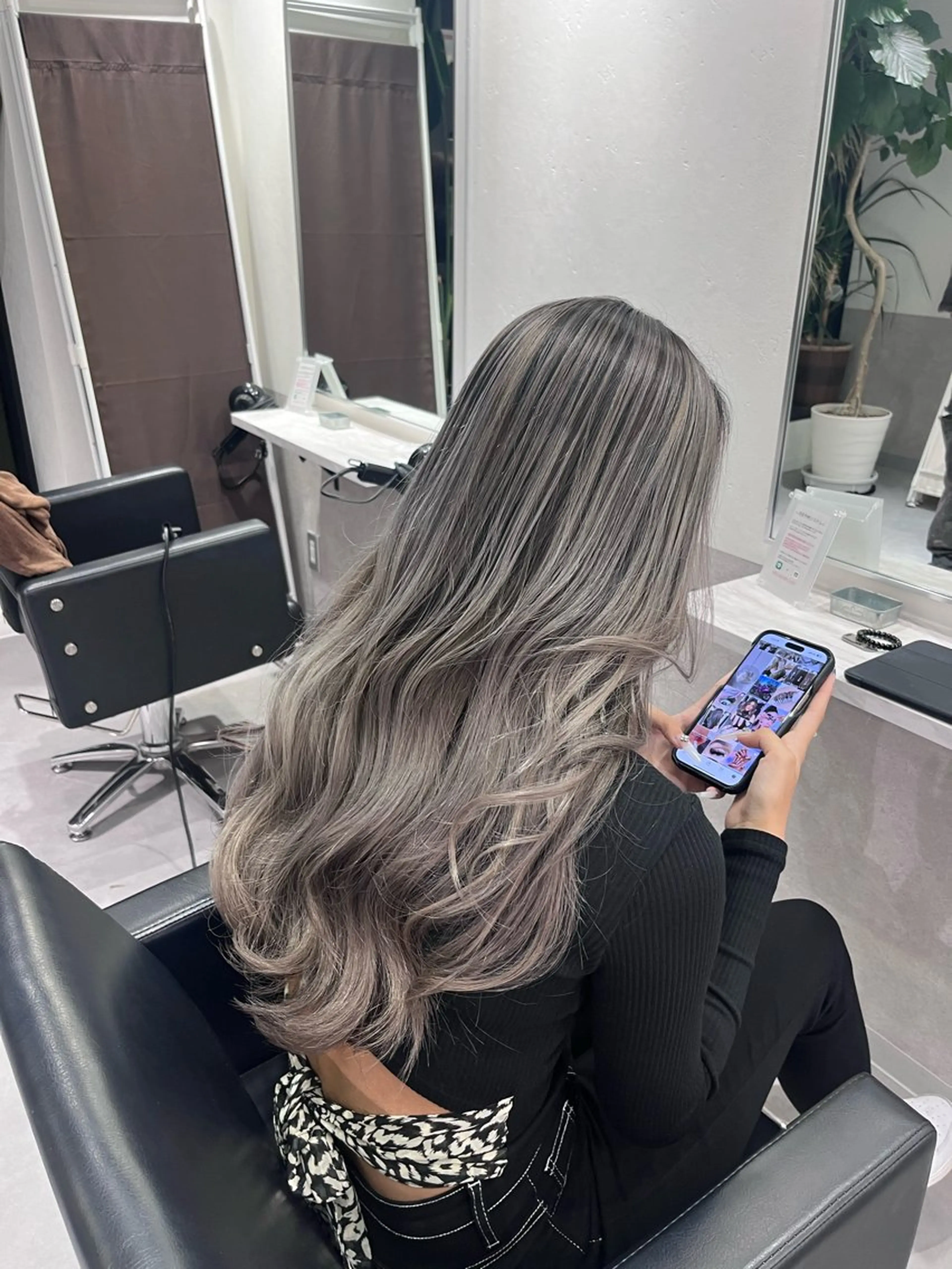 ロング カラー バレイヤージュ レイヤーカット ヘアカラー EMMA🤍 CIERA.心斎橋のヘアスタイル