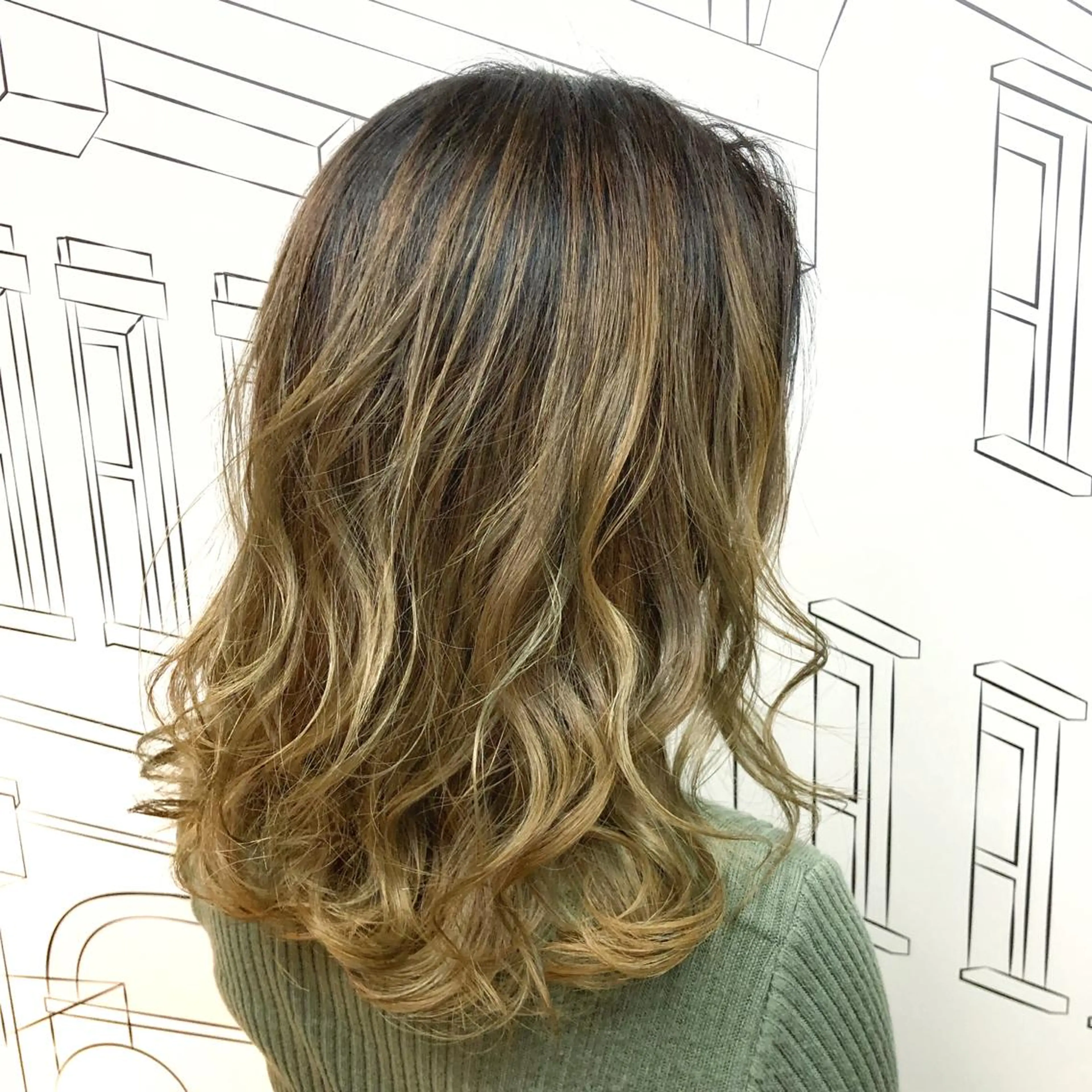 セミロング カラー バレイヤージュ ブロンド 外国人風カラー レイヤーカット レイヤー⭐️カラー ⭐️平川雅史のヘアスタイル