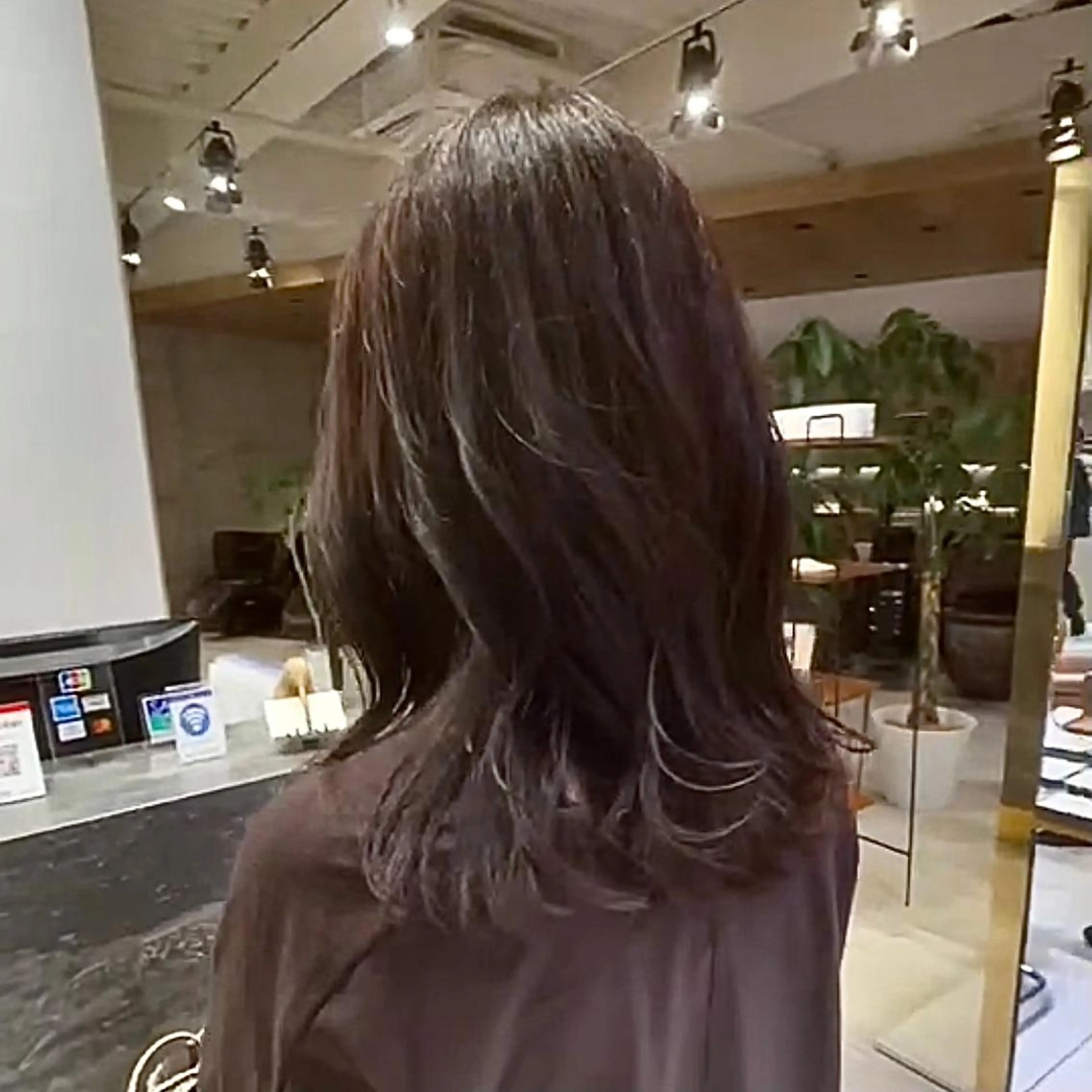 セミロング カラー 韓国🇰🇷透明感 ERIのヘアスタイル