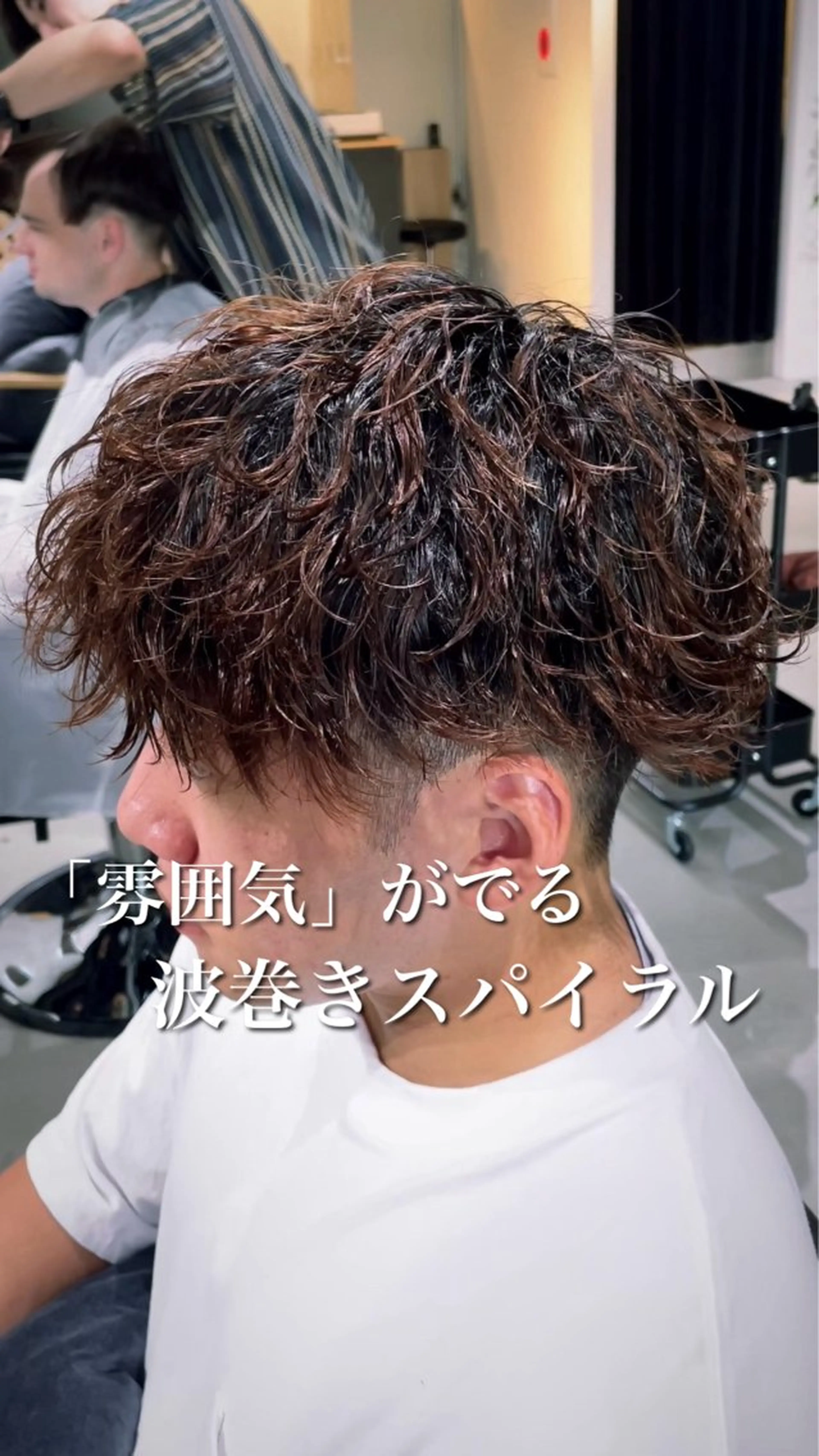 ショート パーマ メンズ センターパート メンズハイライト メンズメッシュ メンズパーマ スパイキーショート 中崎町メンズパーマ/ シャドウ/山下拓実のヘアスタイル