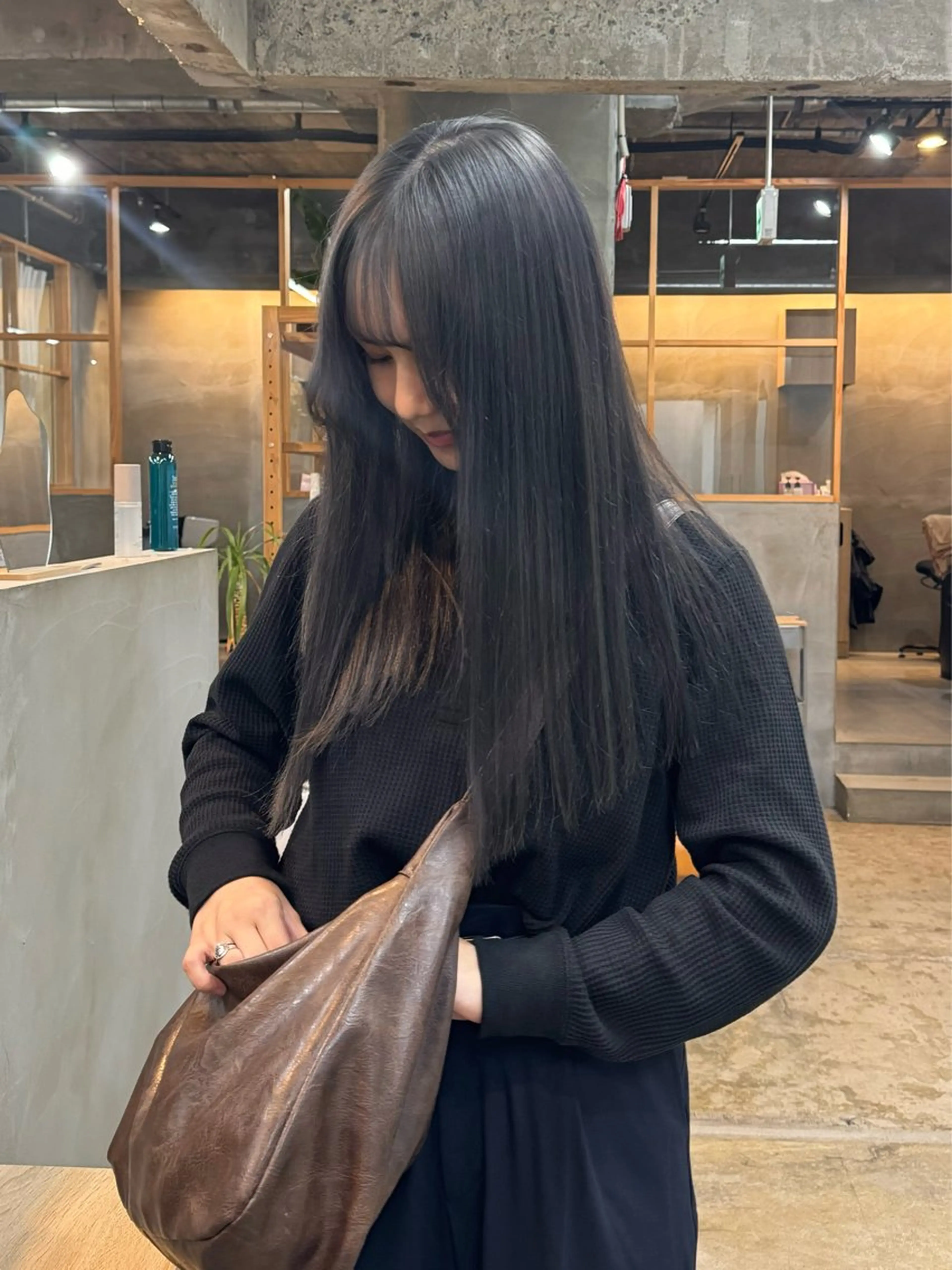 ロング 茜璃/ブリーチカラー /レイヤーカットのヘアスタイル