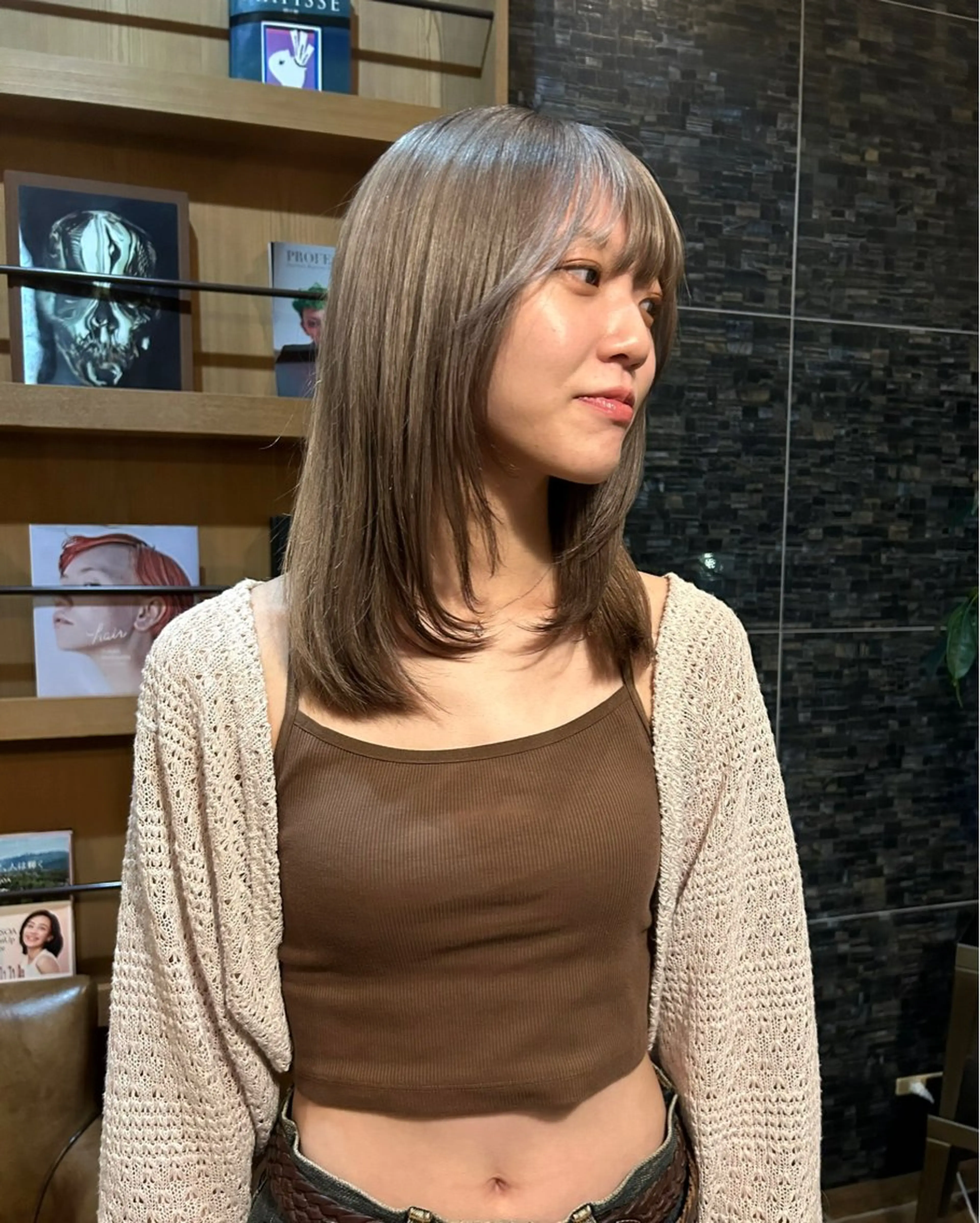 セミロング カラー 角田 桃香のヘアスタイル