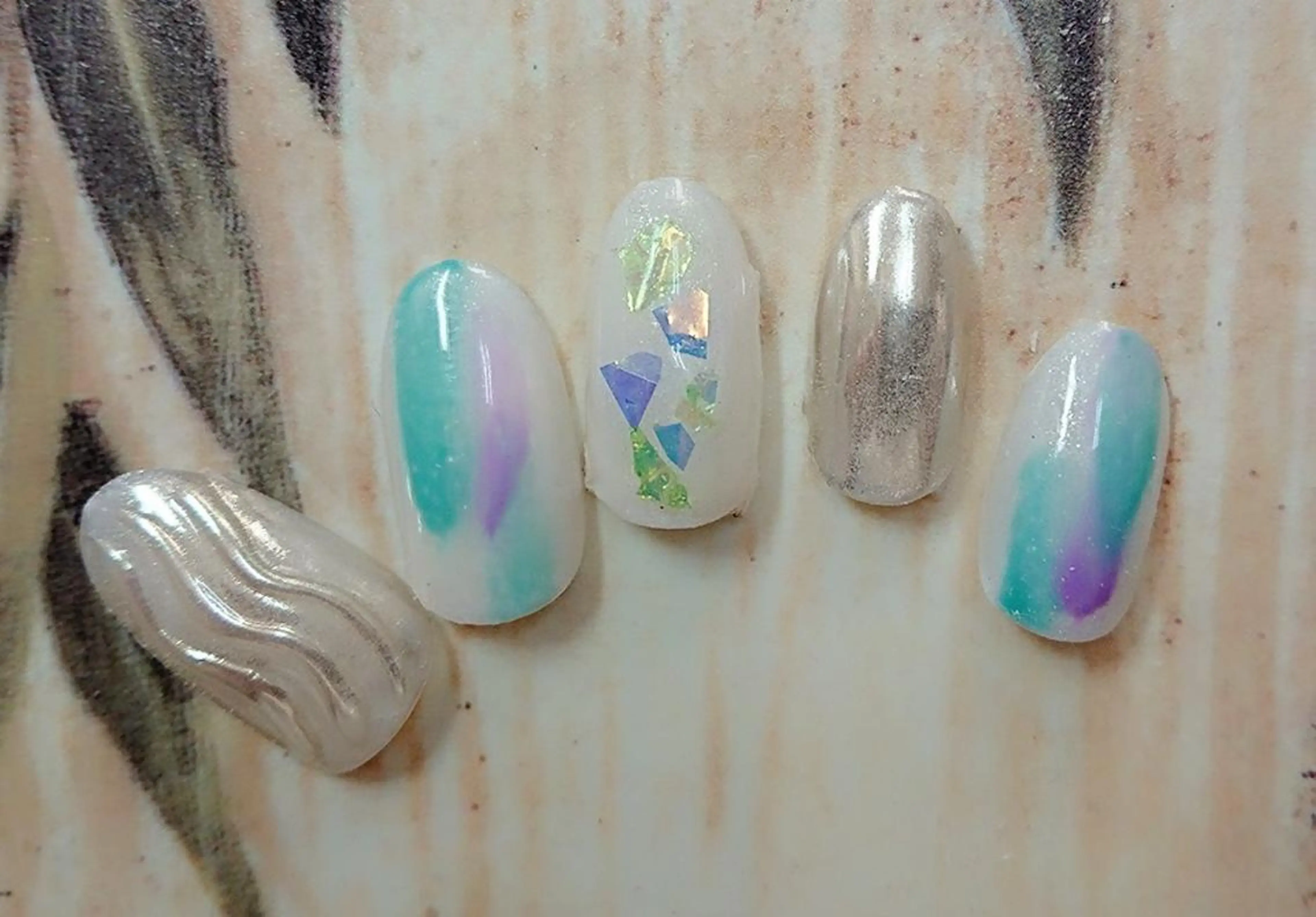 ネイル ミラーネイル 藤野 智美のネイルデザイン