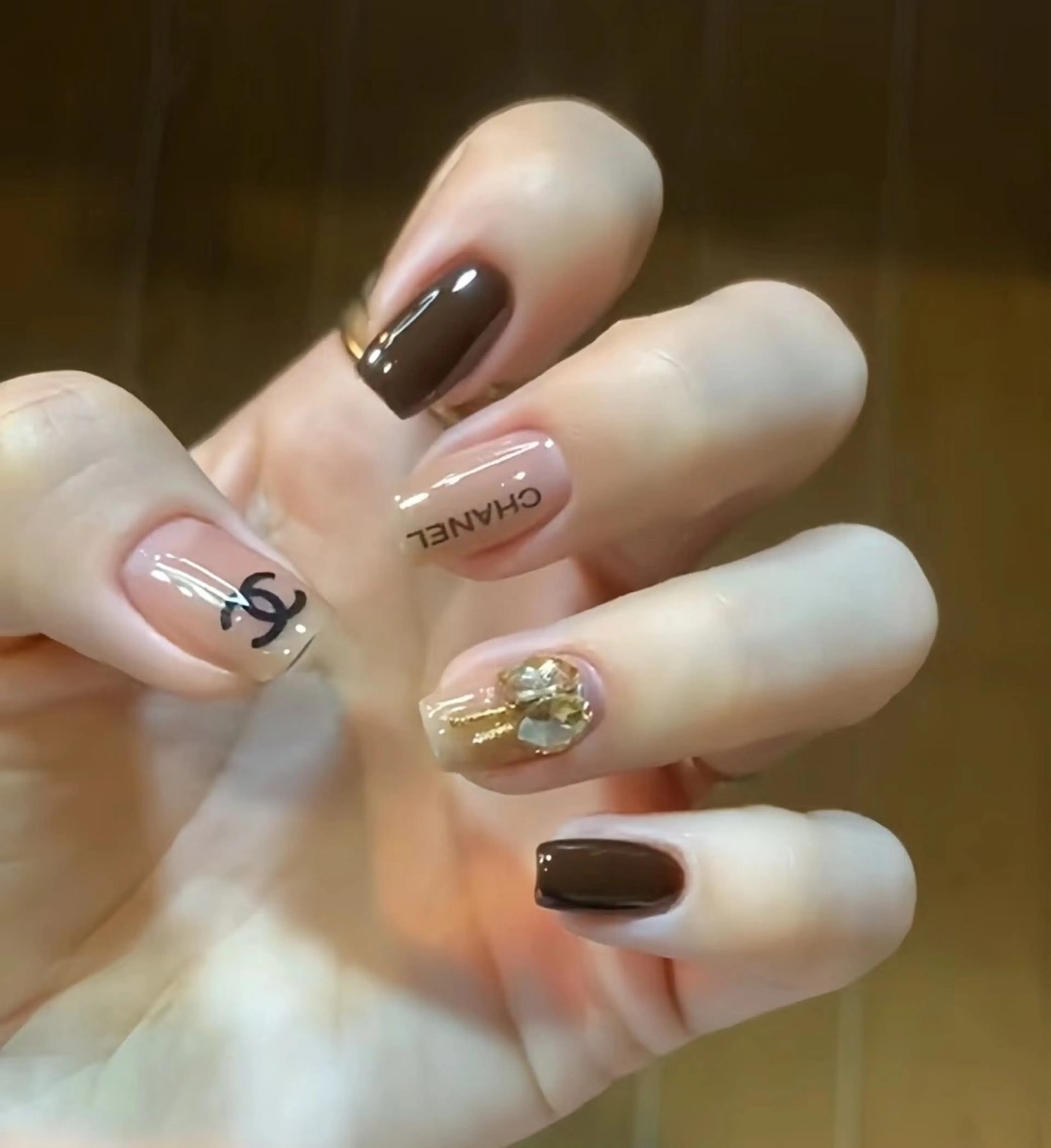 ネイル チークネイル 長さ出し ジェルネイル マグネットネイル 持ち込み ハンドネイル ハンドケア ラッキーネイルサロン 西川口東口店のネイルデザイン