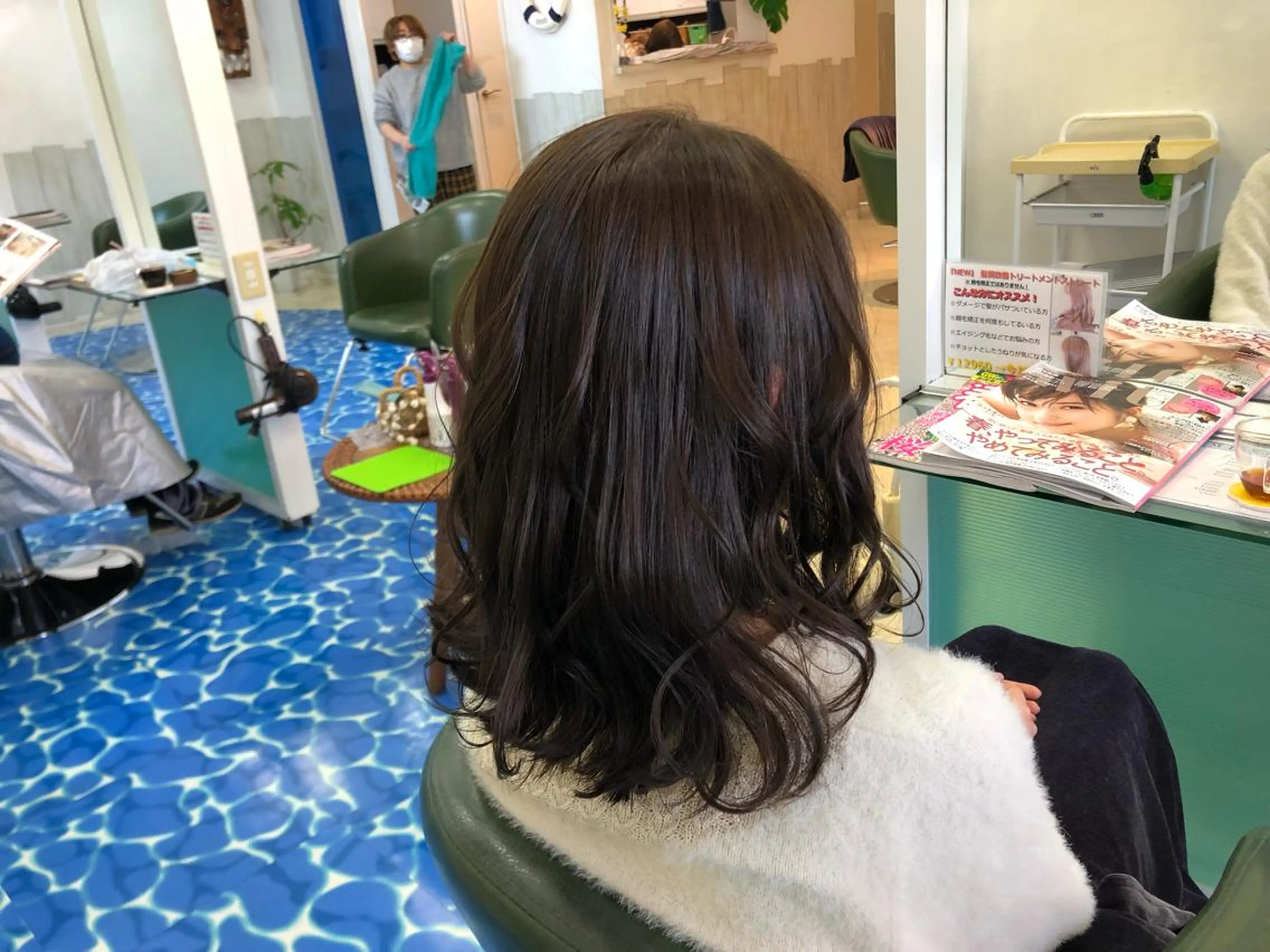 ミディアム カラー CoCooN Hiromiのヘアスタイル