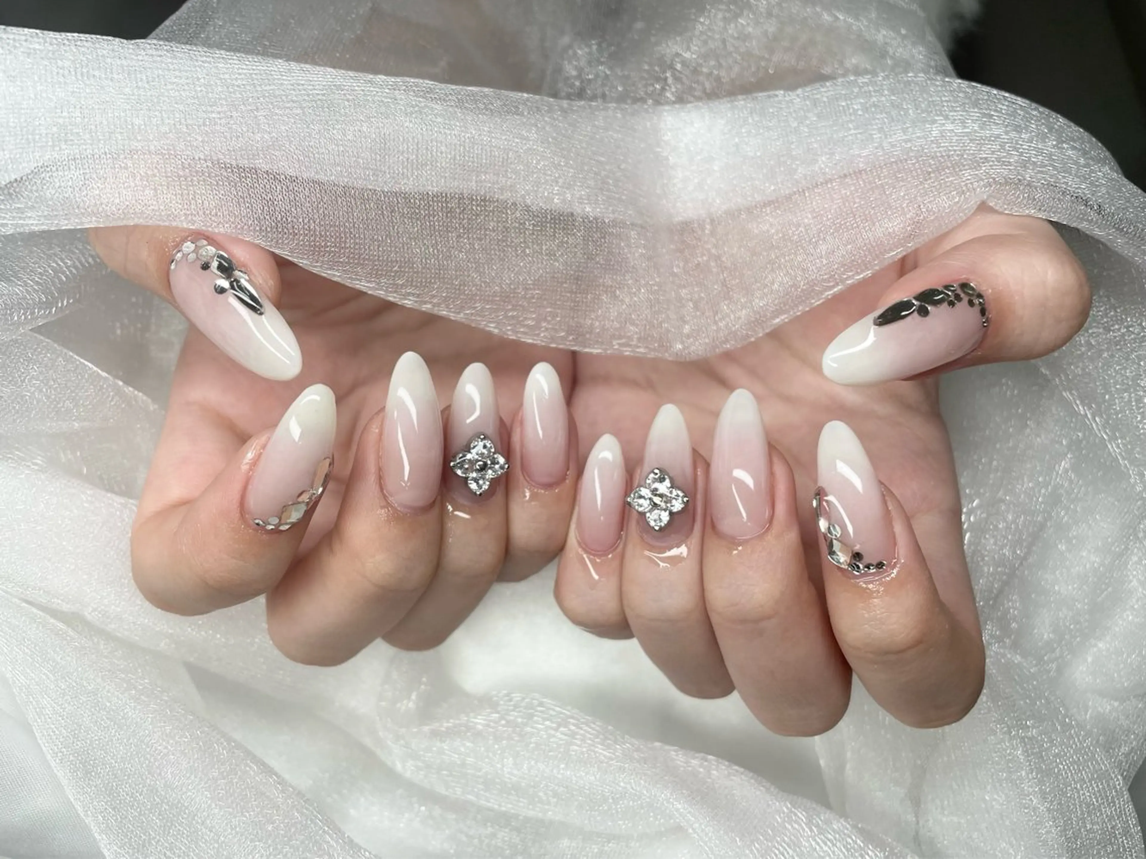 ネイル ハンドネイル Roi〈ロワ〉 Minakoのネイルデザイン