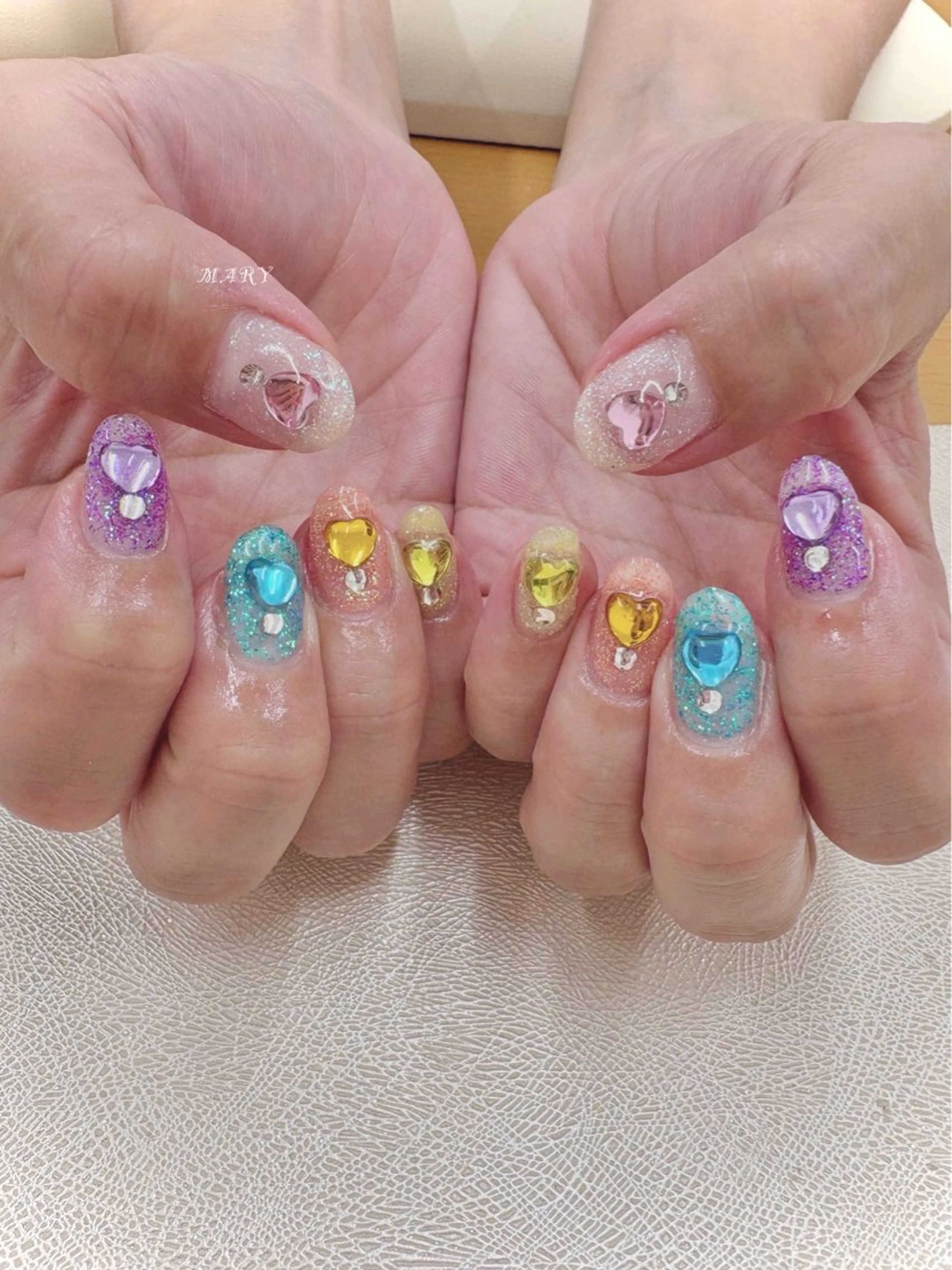 ネイル ハート キラキラネイル ラメ(グリッター) ニュアンスネイル ハンドネイル Mary nail .narumiのネイルデザイン