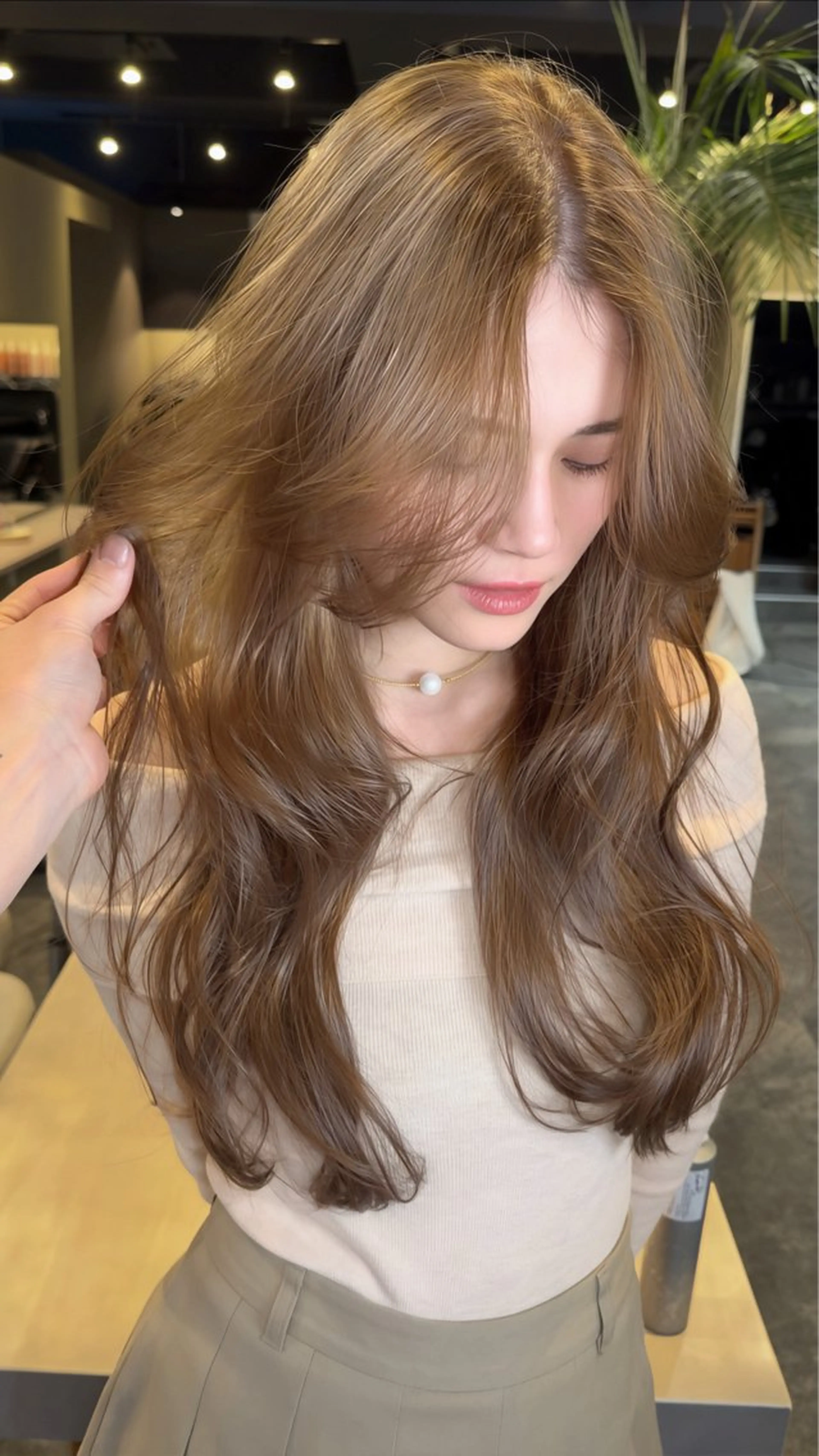 ロング カラー ベージュカラー ブリーチ ダブルカラー ミルクティーベージュ ヘアカラー 🇺🇸海外デザイン iCON TOKYOのヘアスタイル