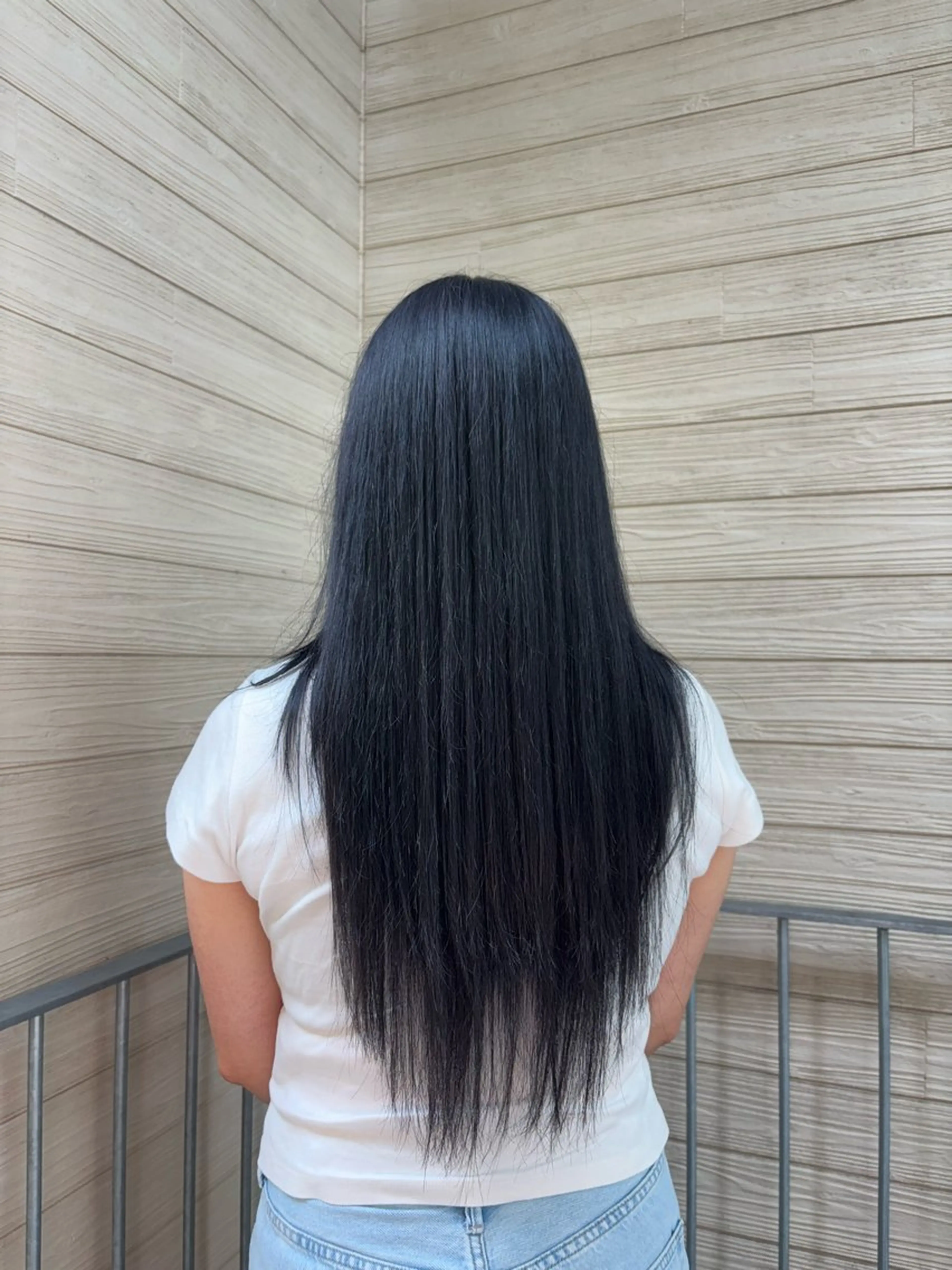 ロング カラー 黒髪 ブルーカラー ブルーブラック 倉澤 愛理のヘアスタイル