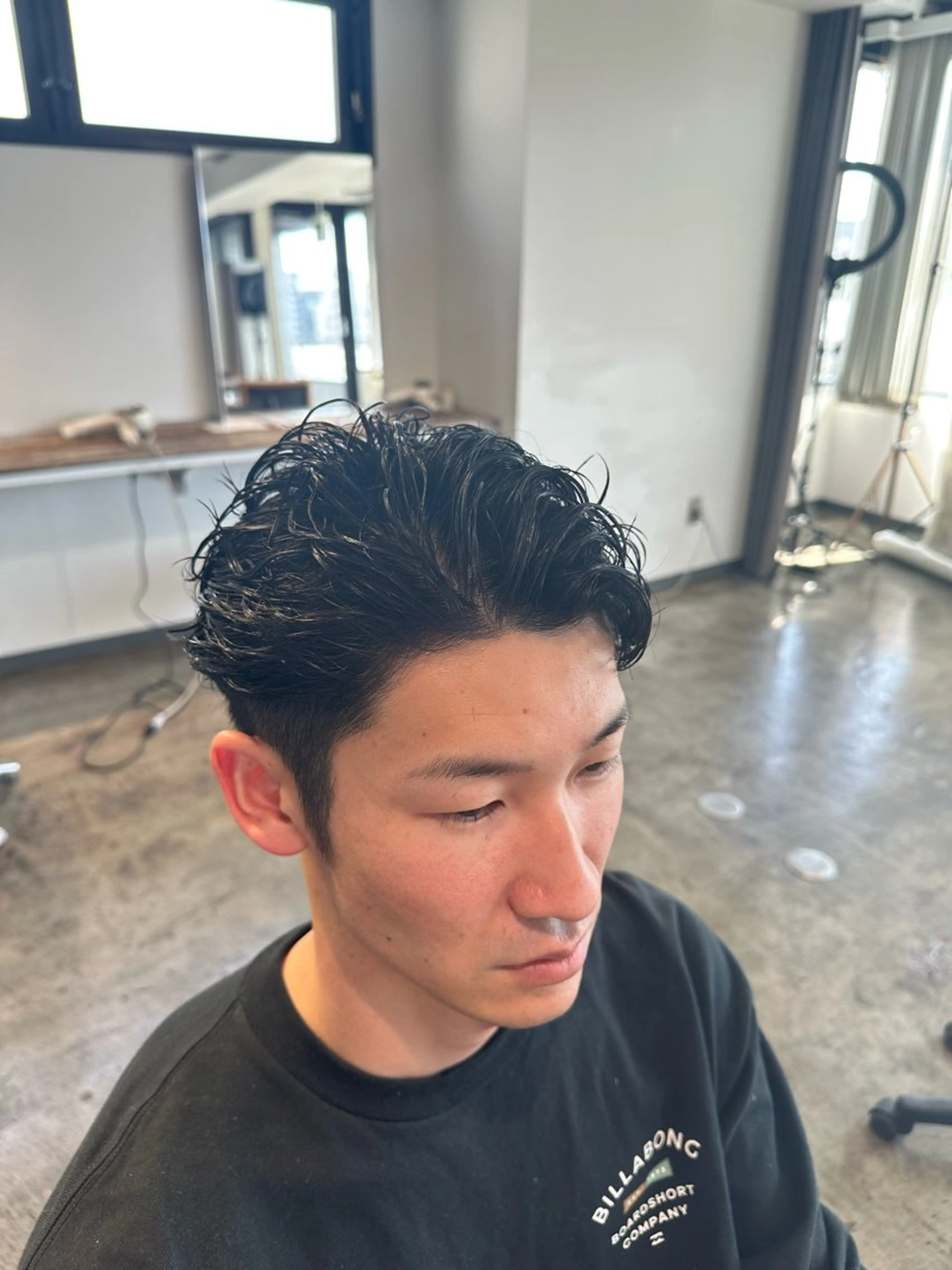 ショート パーマ メンズ ビジネス センターパート フェードカット メンズパーマ プードルパーマ 【メンズ職人】 ✂️佐藤友のヘアスタイル