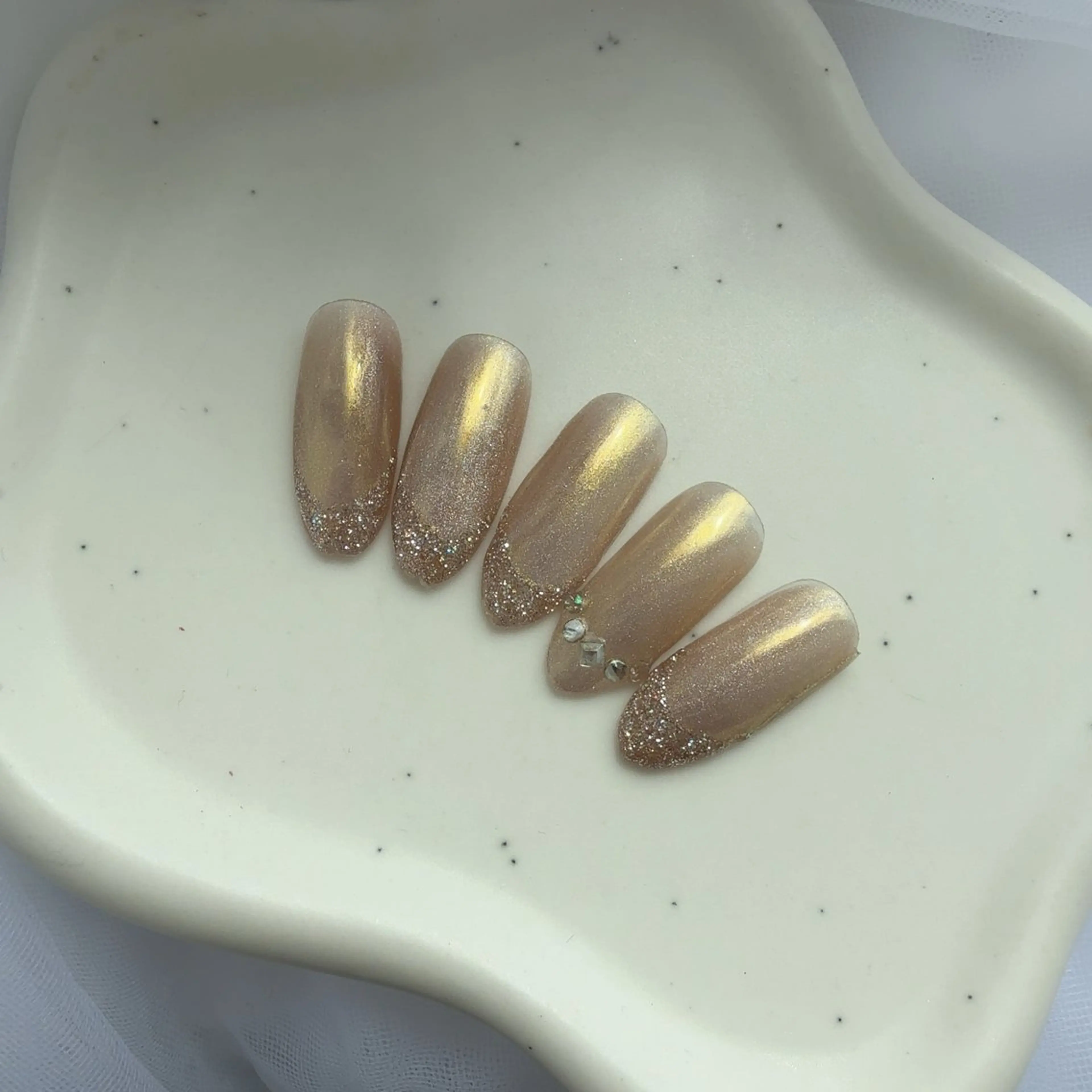 ネイル フレンチネイル マグネットネイル ミラーネイル ストーンネイル Pretty【プリティー】所属・神戸三宮pretty プリティーのマツエク・マツパデザイン