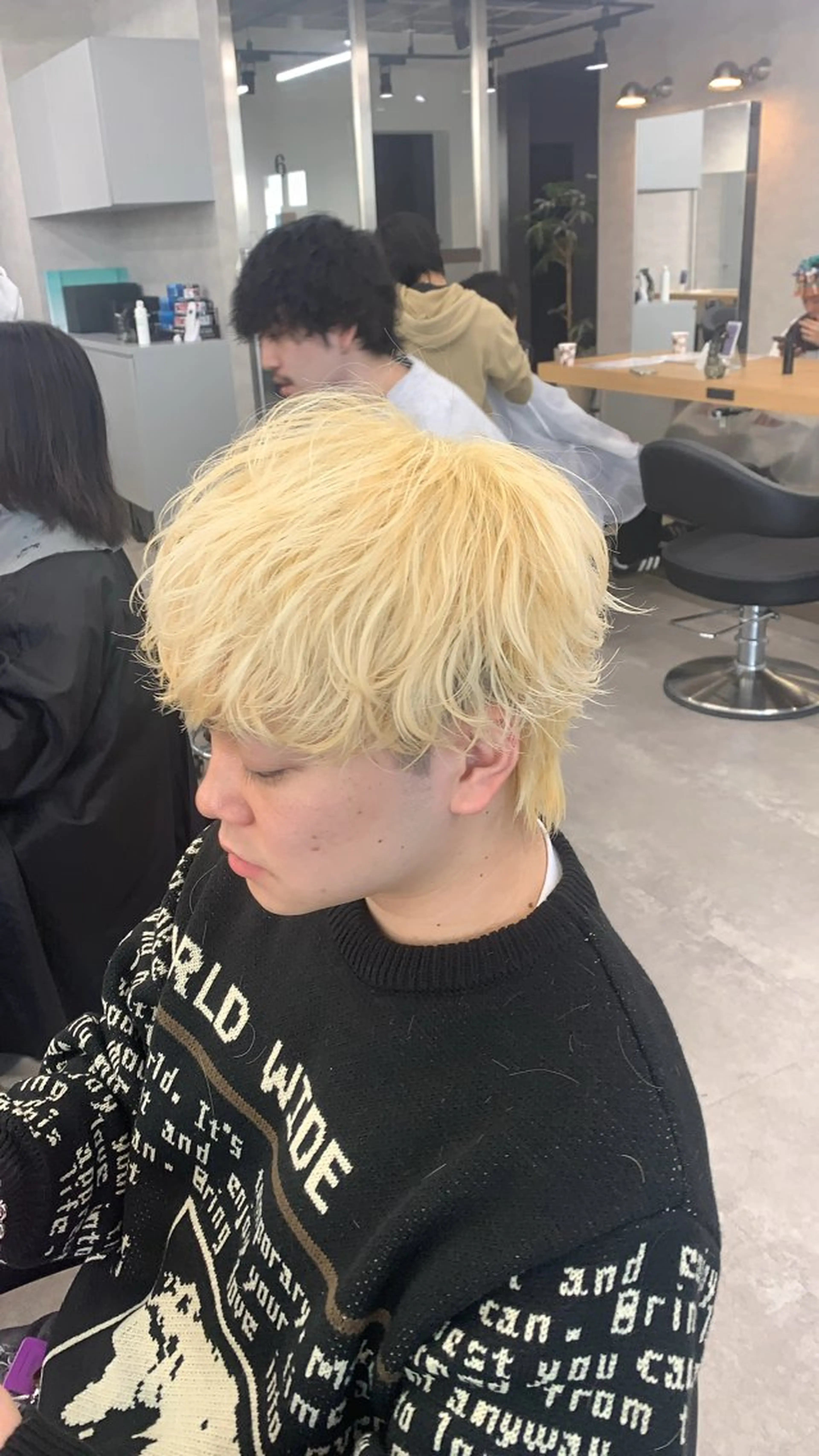 ショート カラー パーマ メンズ メンズブリーチ フェザーパーマ メンズハイトーン メンズパーマ スペインカール ⚡️メンズ特化⚡️ RYUKIのヘアスタイル