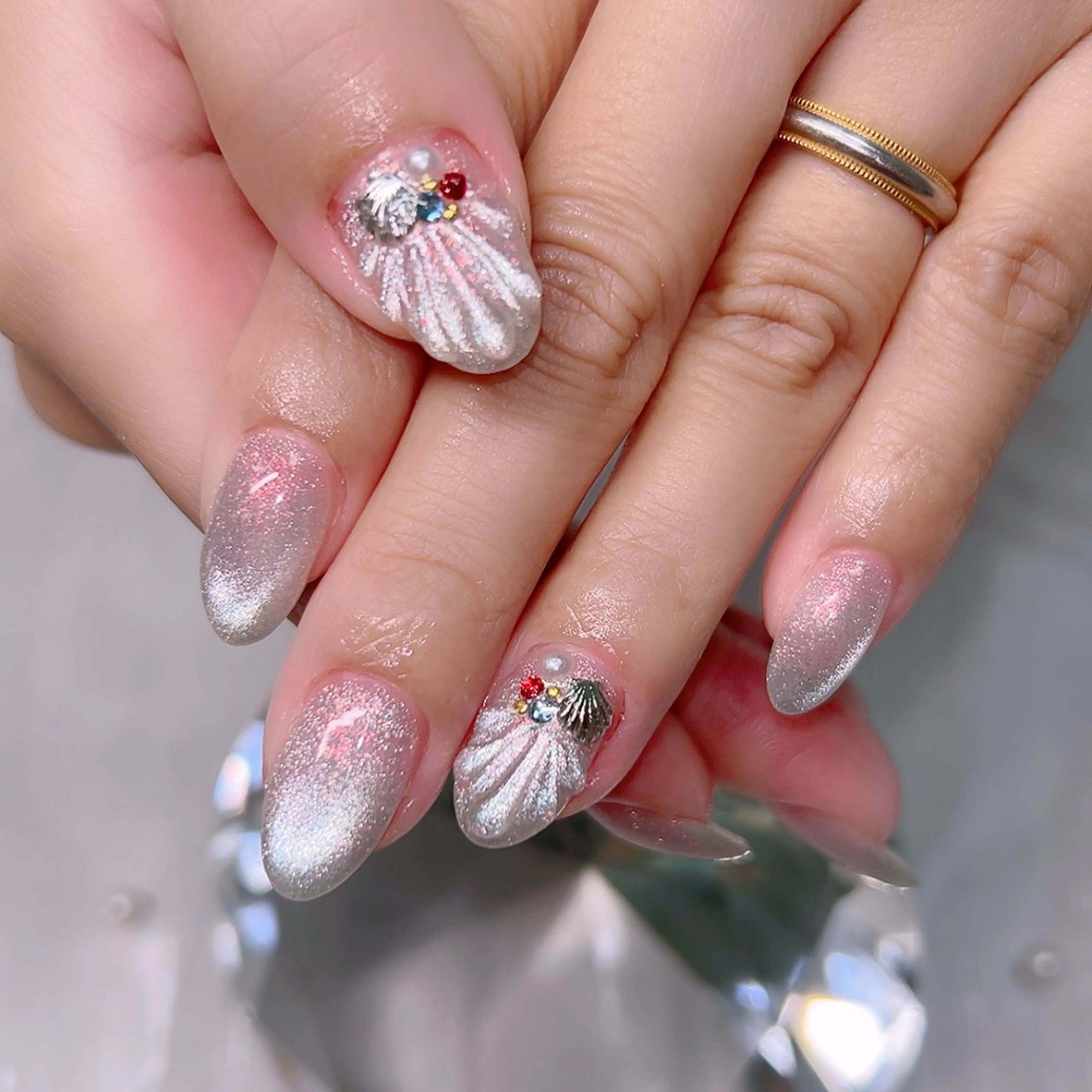 ネイル ガーリー マグネットネイル ニュアンスネイル オフィスネイル リボン ハンドネイル Cute Tips nailのネイルデザイン