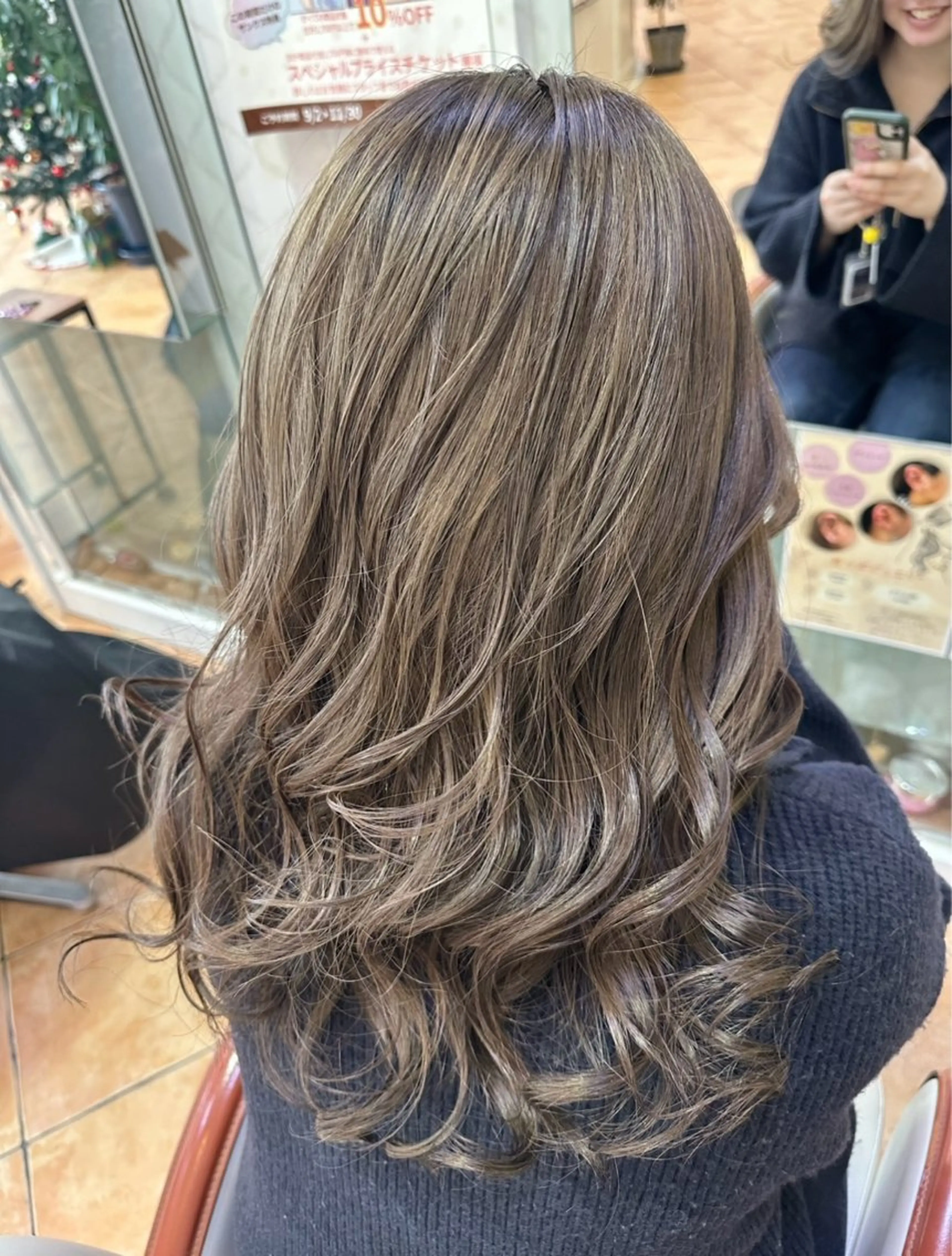 カラー ベージュカラー ブリーチ 透明感カラー 廣藤 梨花のヘアスタイル