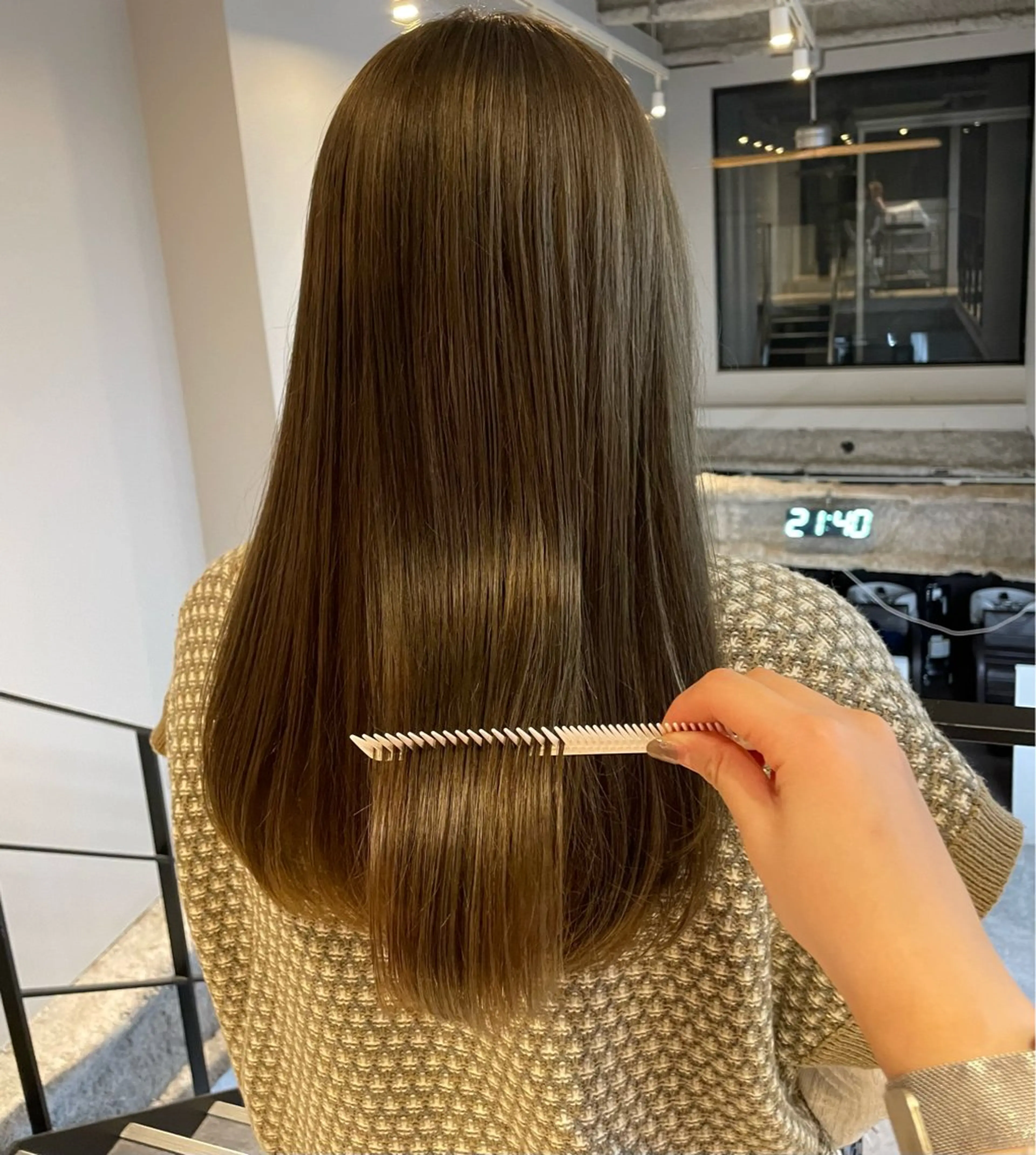 カラー ベージュカラー ブリーチ オリーブベージュ RIKO / ICI 伏見/カラーモデル/のヘアスタイル