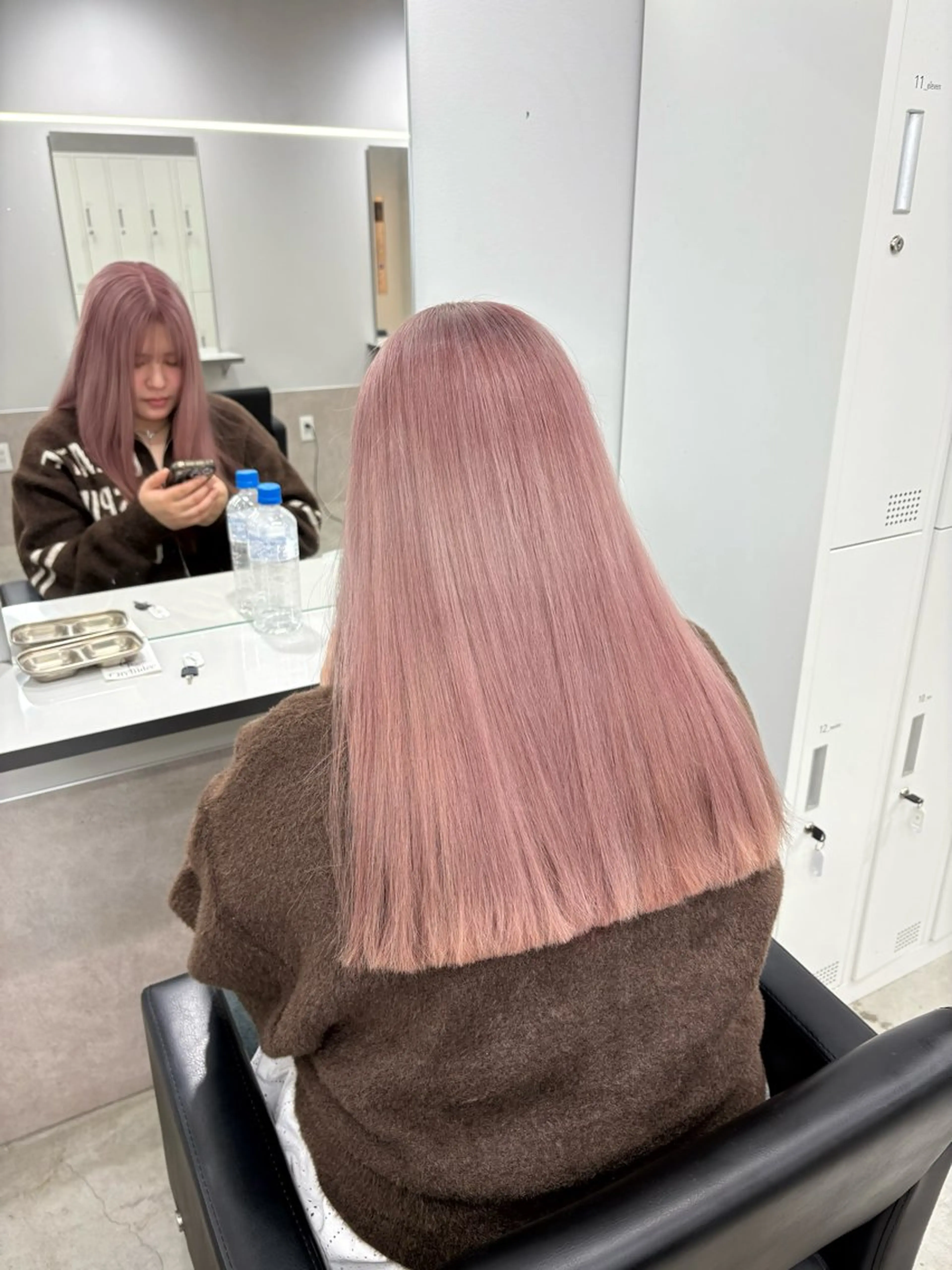 ロング カラー noa 寒色系カラーブリーチのヘアスタイル