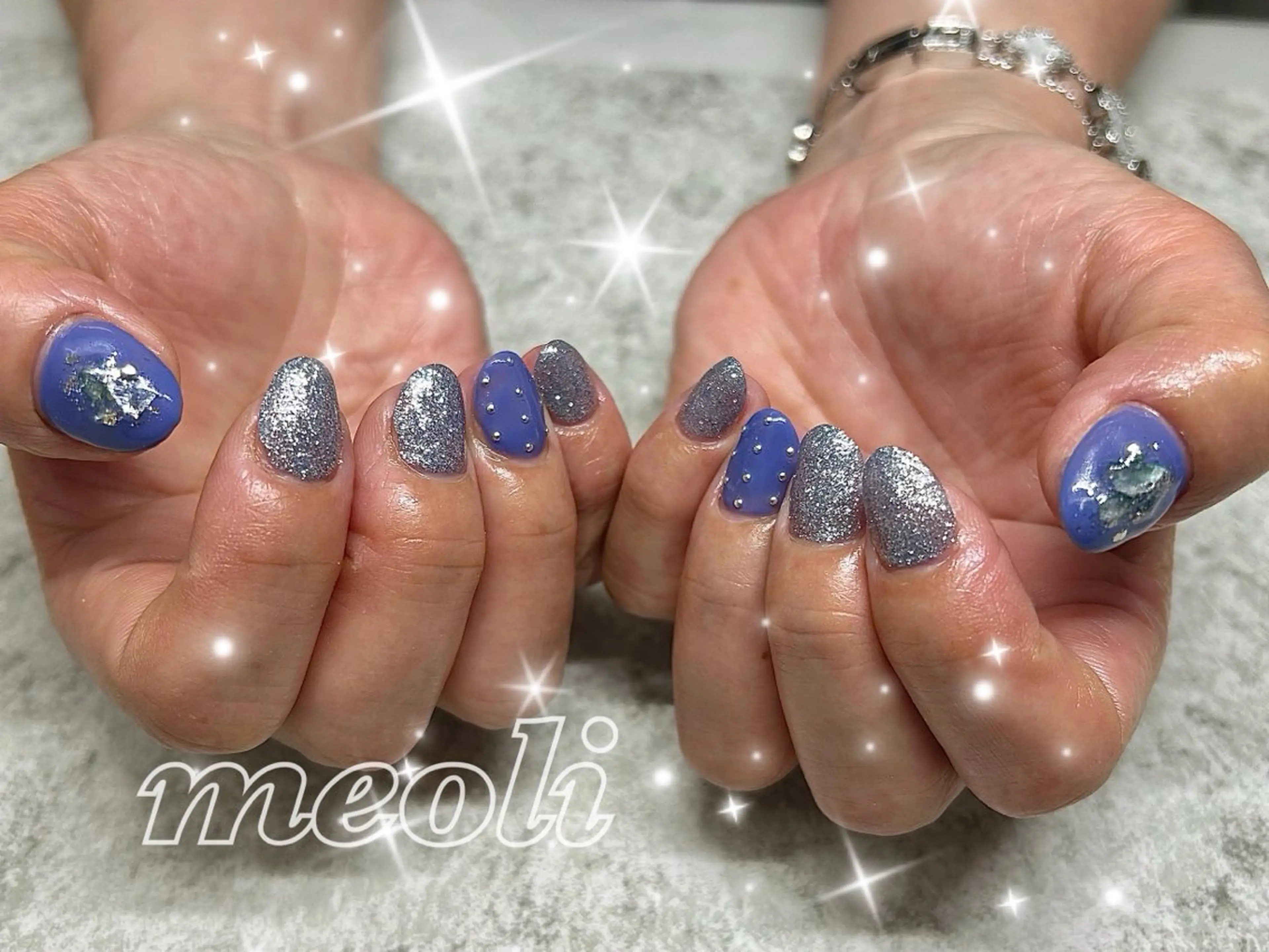 ネイル ブルー キラキラネイル ラメ(グリッター) ワンカラーネイル シルバー ハンドネイル nail salon meoli　アヤのネイルデザイン
