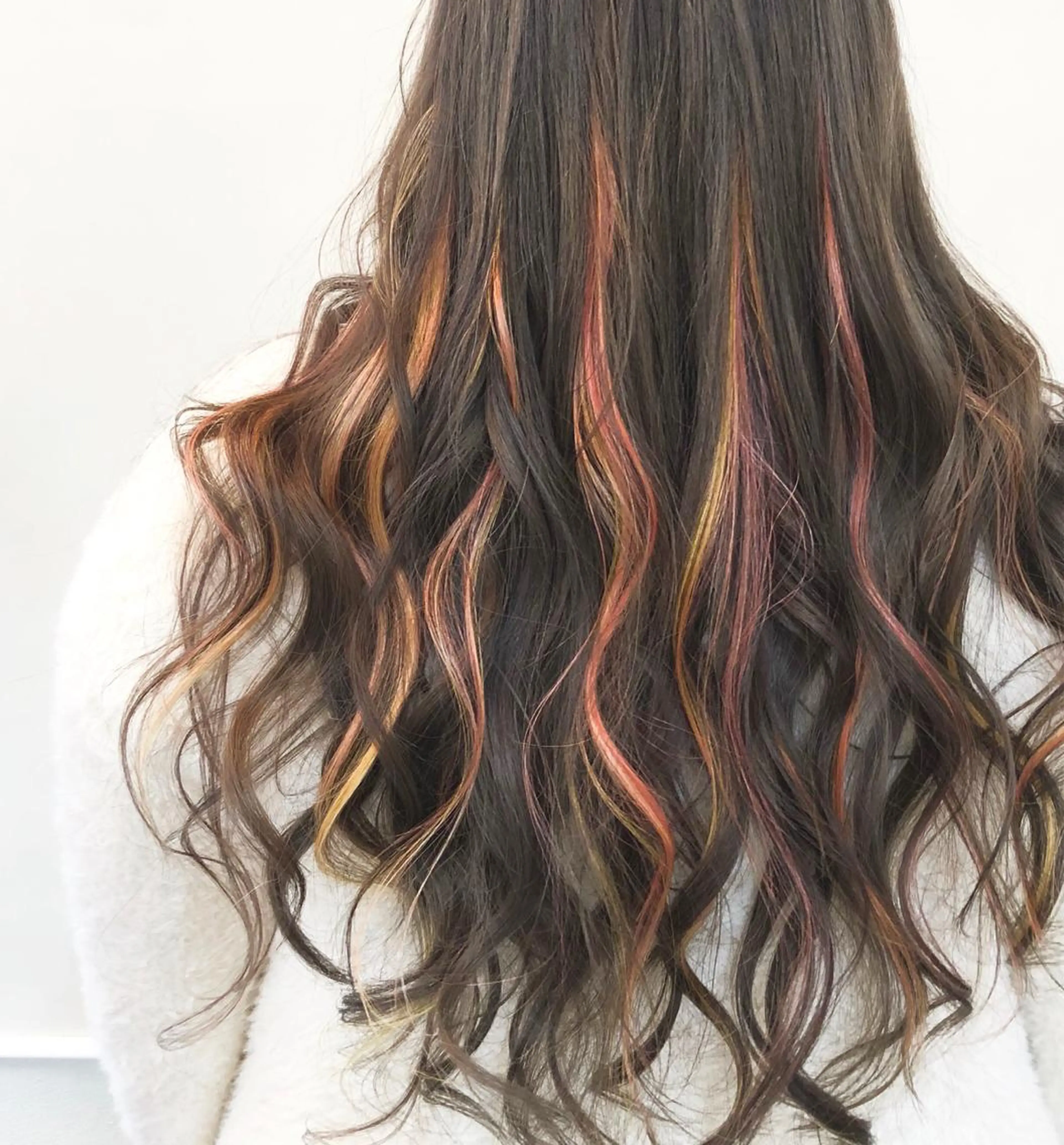 ロング カラー エクステ ハイトーン 💭黒崎ハルカのヘアスタイル