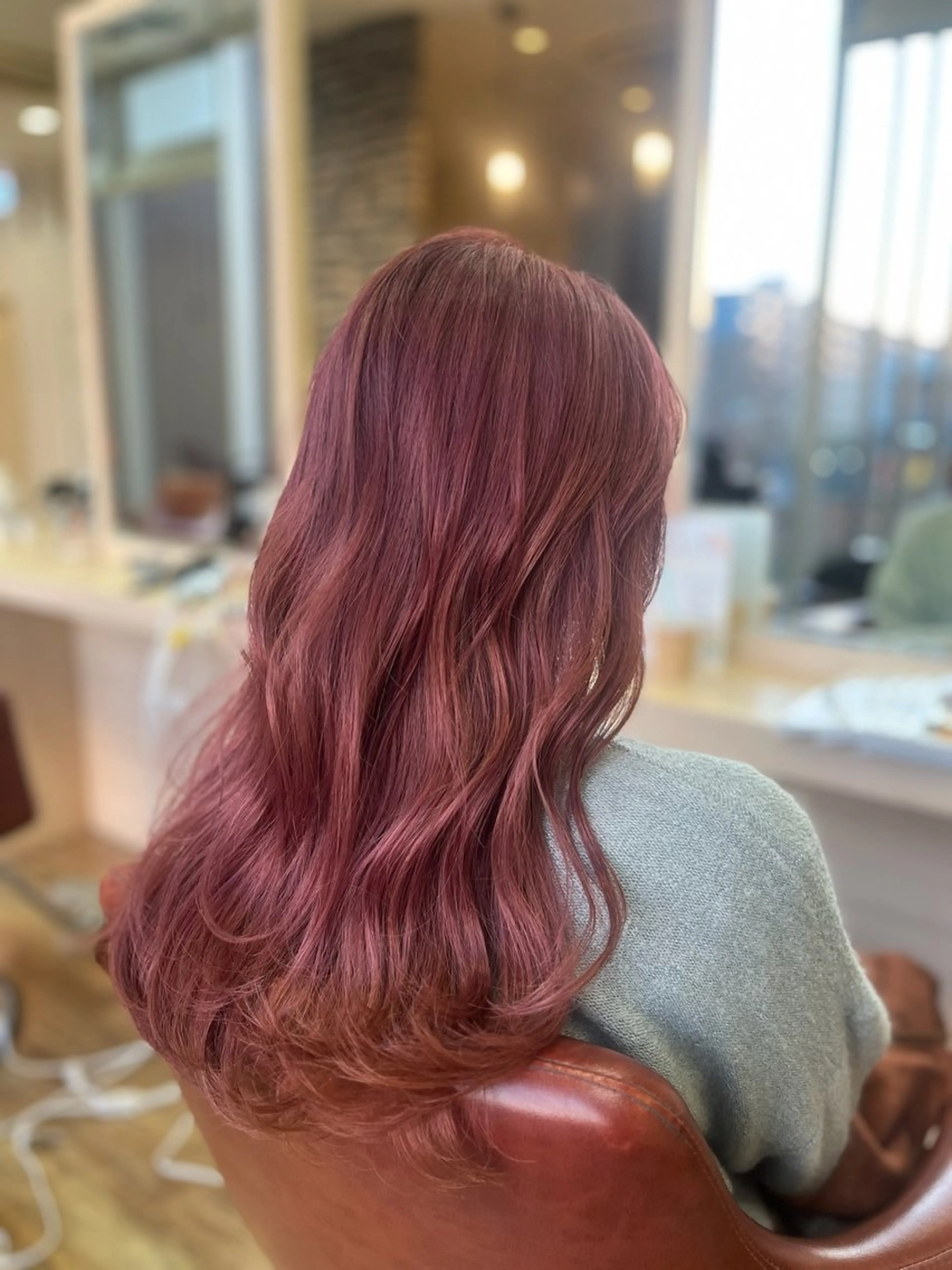 カラー アトリエファゴ Noaのヘアスタイル