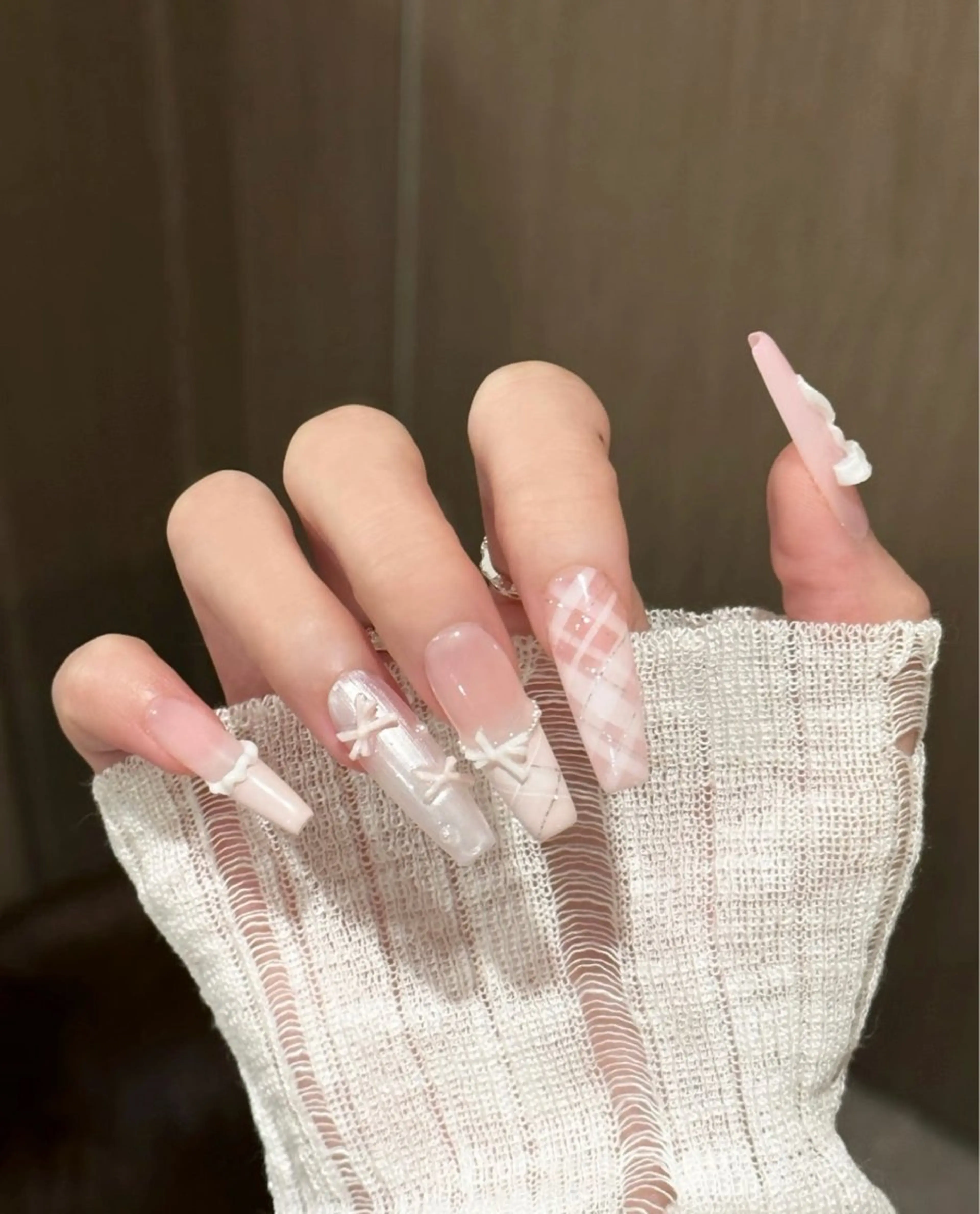 ネイル フレンチネイル キラキラネイル 韓国ネイル シンプルネイル ワンホンネイル ハンドネイル MEI Nailのネイルデザイン