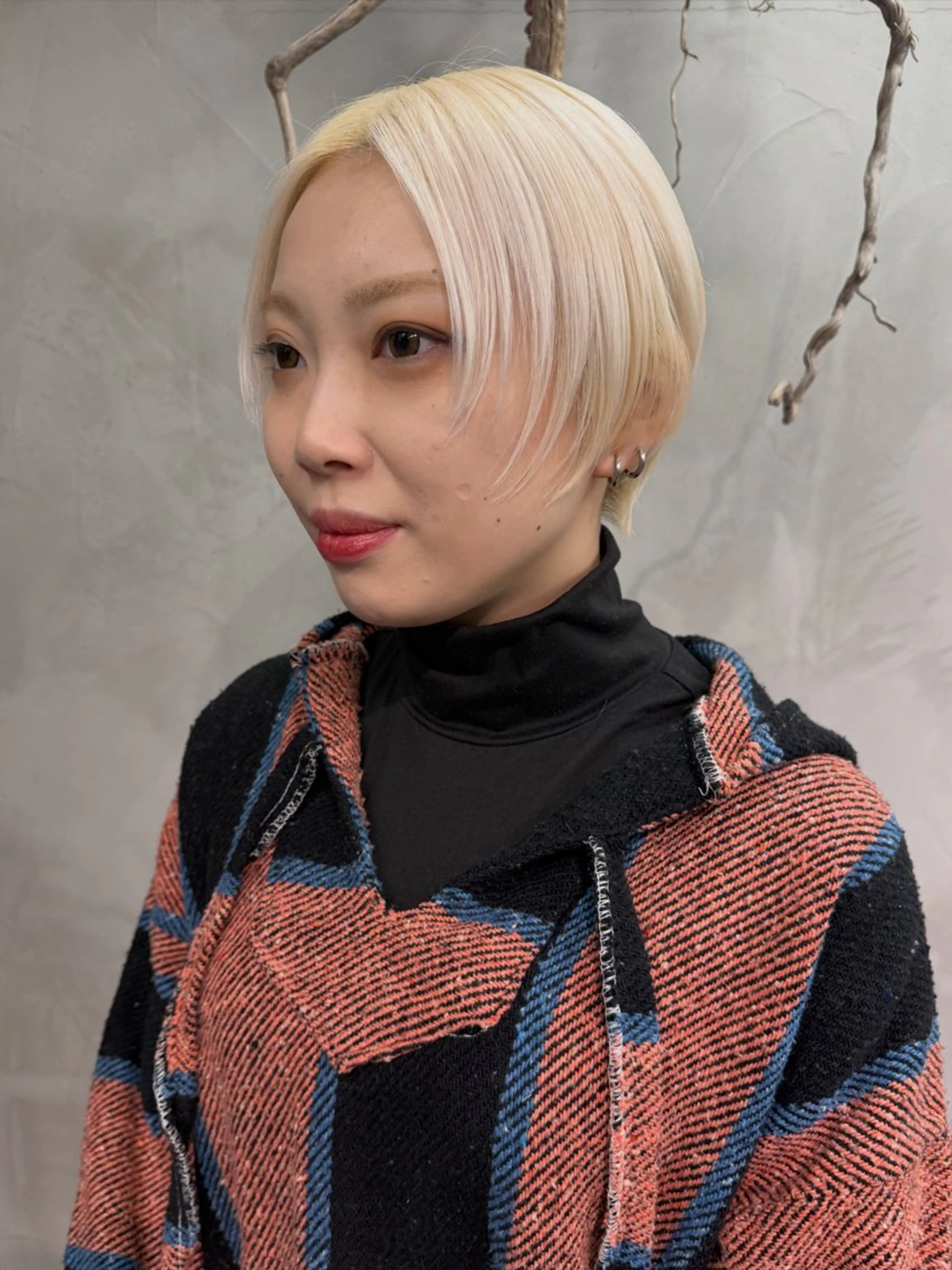 ショート カラー ブロンド ホワイトブロンド カット ヘアカラー RorriM natsuのヘアスタイル