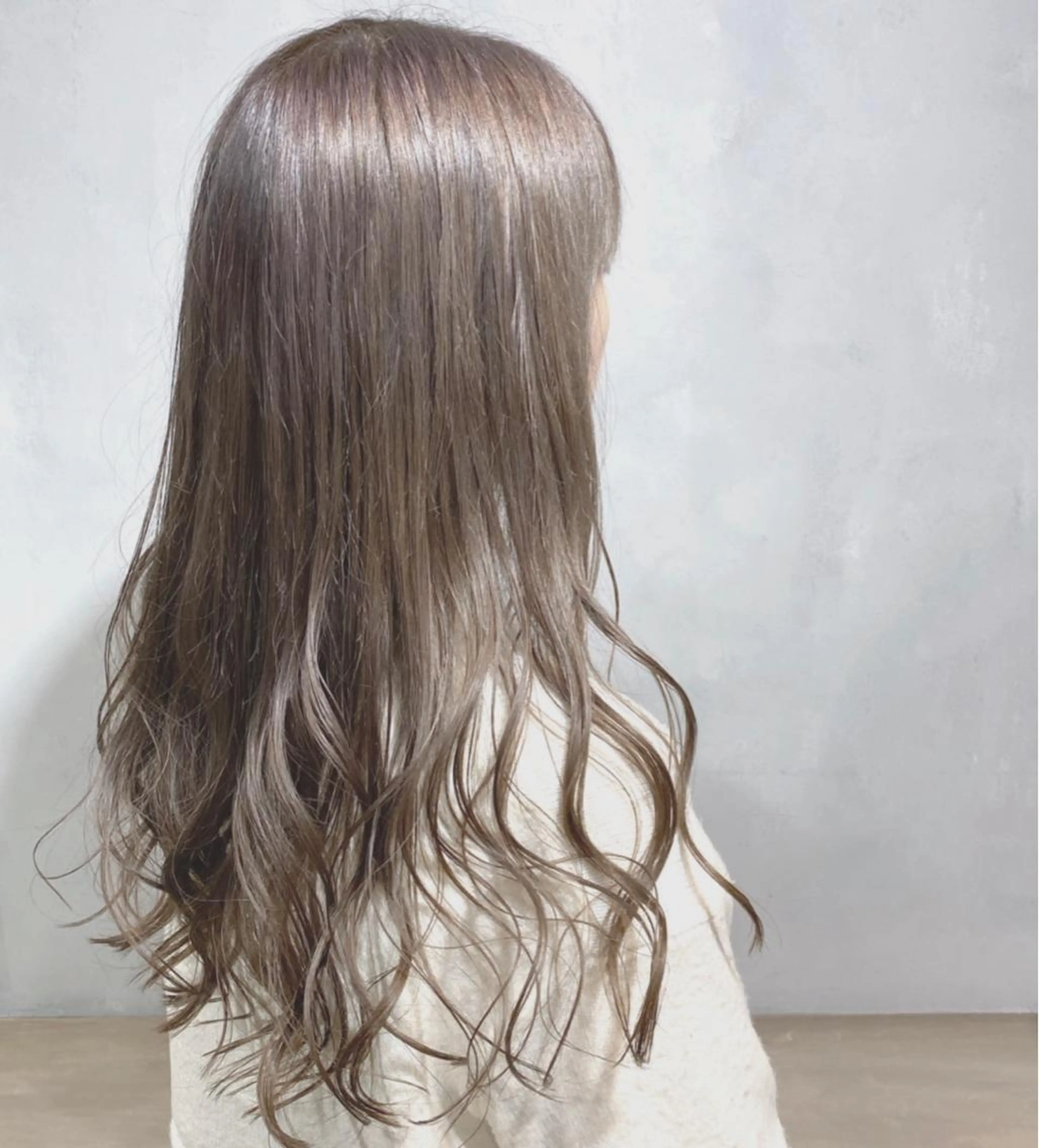 ロング カラー ブリーチ グレージュ ミルクティーグレージュ カット ヘアカラー トリートメント ブリーチなしWカラー ✨縮毛矯正✨ワタベのヘアスタイル