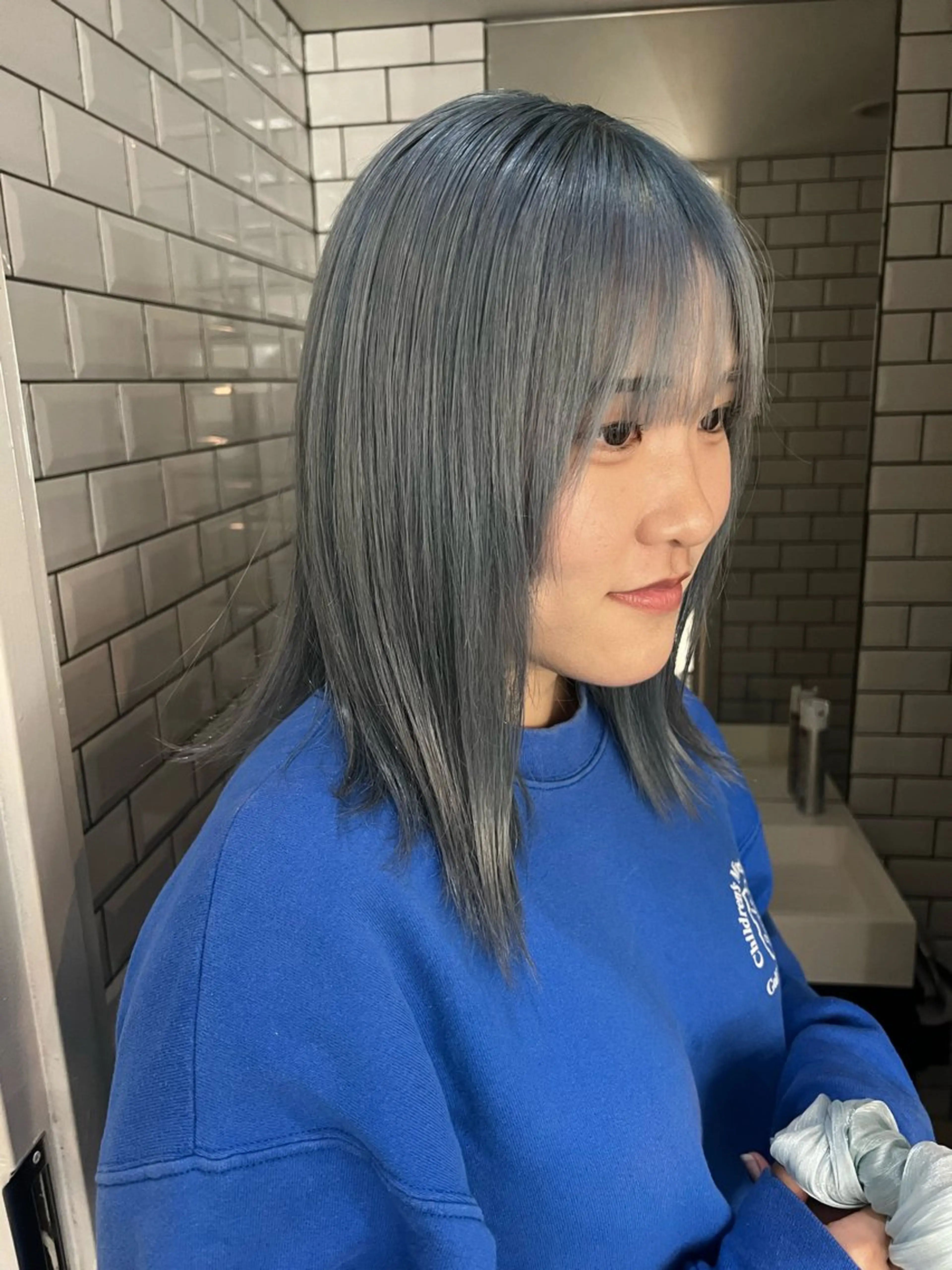 カラー アッシュ ブルーカラー ブリーチ縮毛矯正 ／   DAIA🔥のヘアスタイル