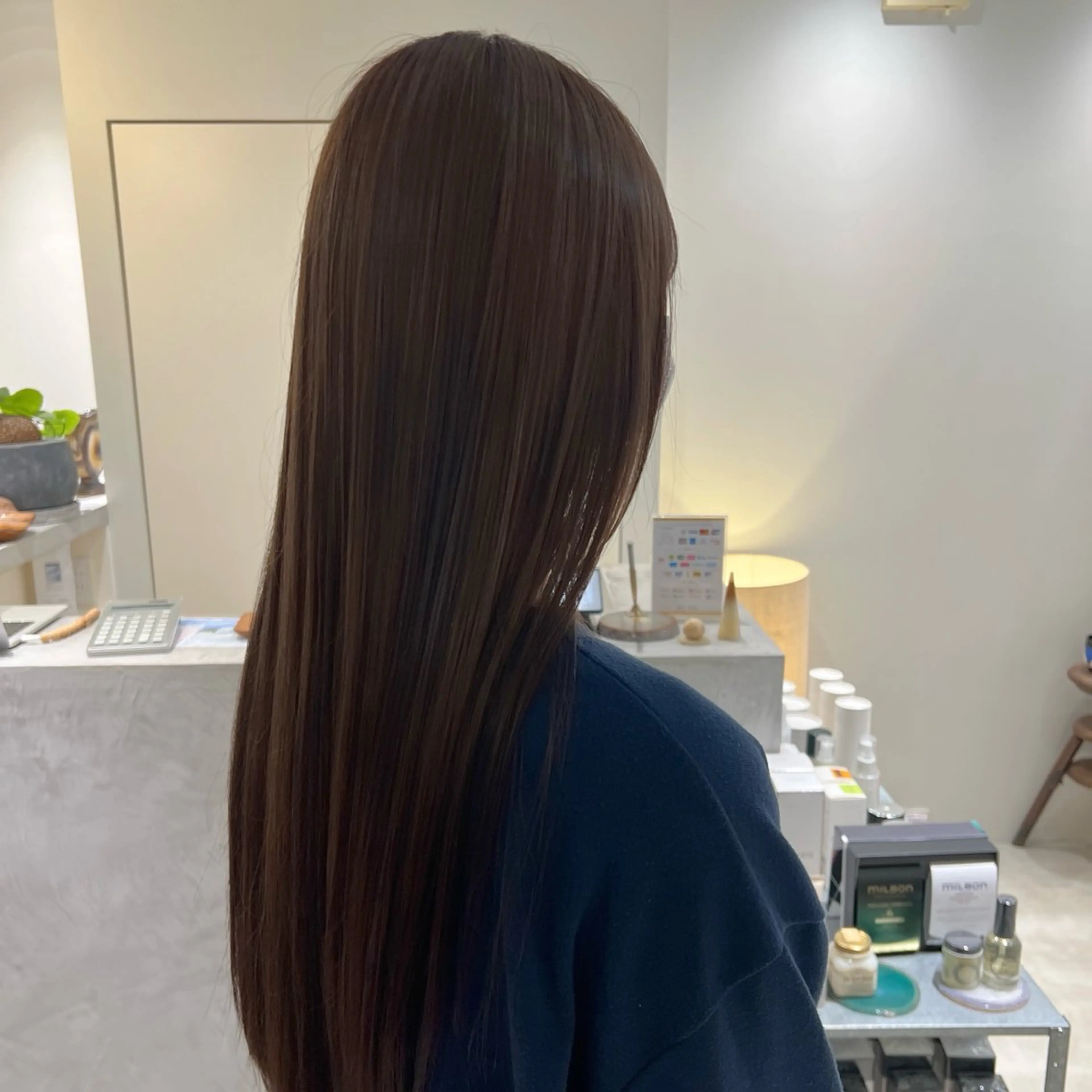 ロング カラー 透明感カラー グレージュ ラベンダーカラー ラベンダーグレージュ ラベンダーグレー 周東 芽依のヘアスタイル