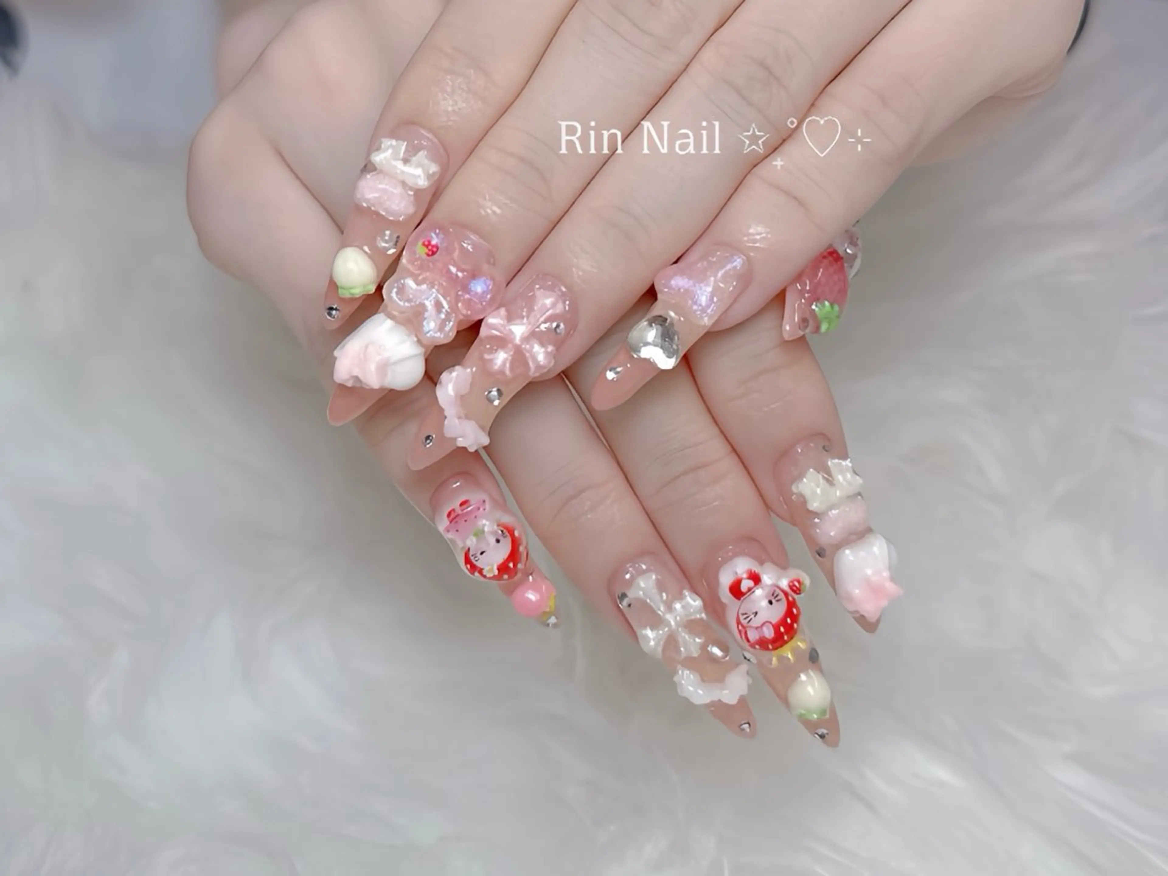 ネイル オーロラネイル チークネイル 桜ネイル クリアネイル ドット ハンドネイル Rin Nail 新大久保店のネイルデザイン