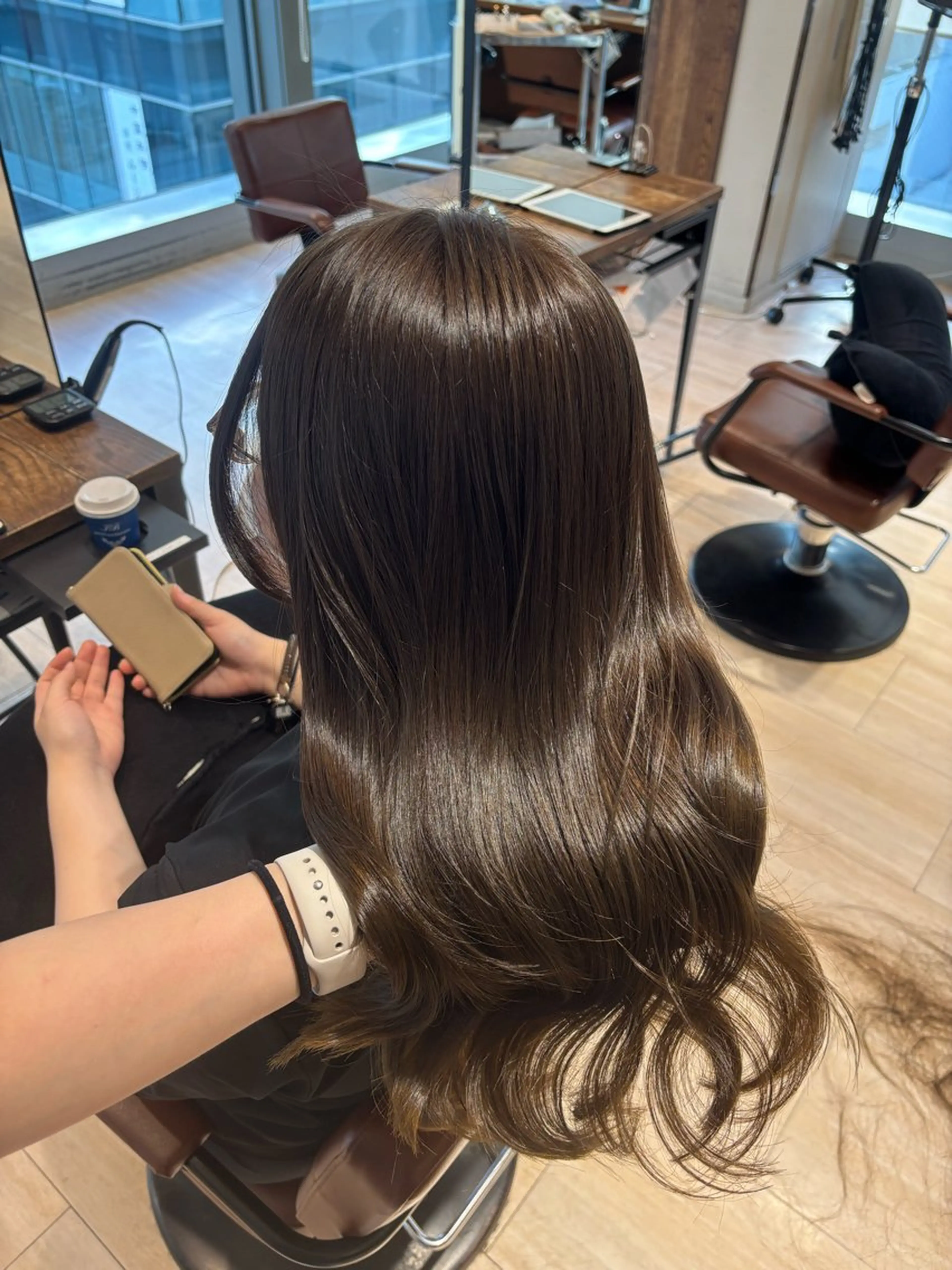 セミロング カラー オリーブカラー 穂積 未優のヘアスタイル