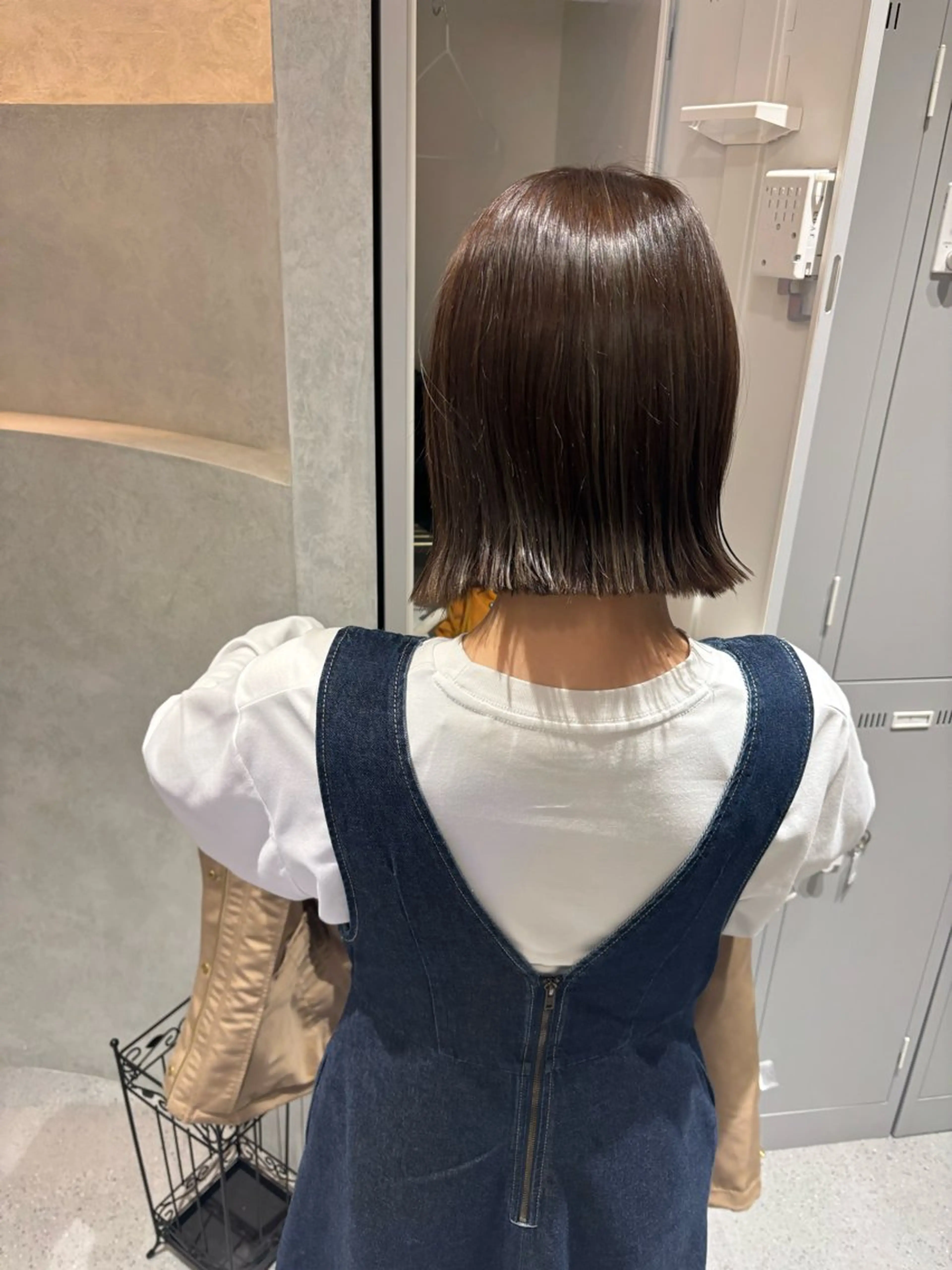 ミディアム 切りっぱなしボブ アッシュ ボブ カット ヘアカラー 大久保 愛のヘアスタイル