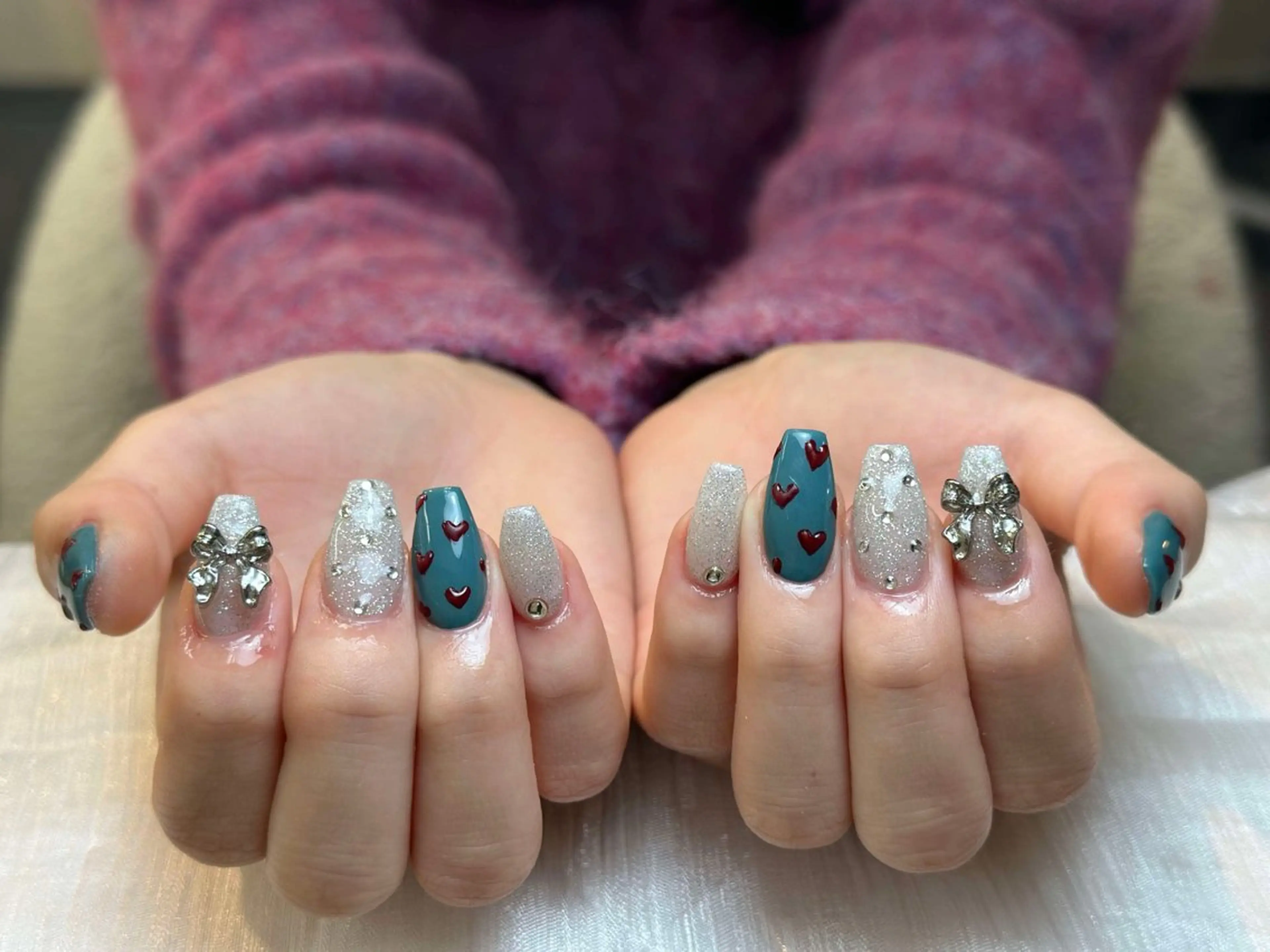 ネイル グラデーション キラキラネイル ワンカラーネイル 冬ネイル Jenn Nail Salonのネイルデザイン