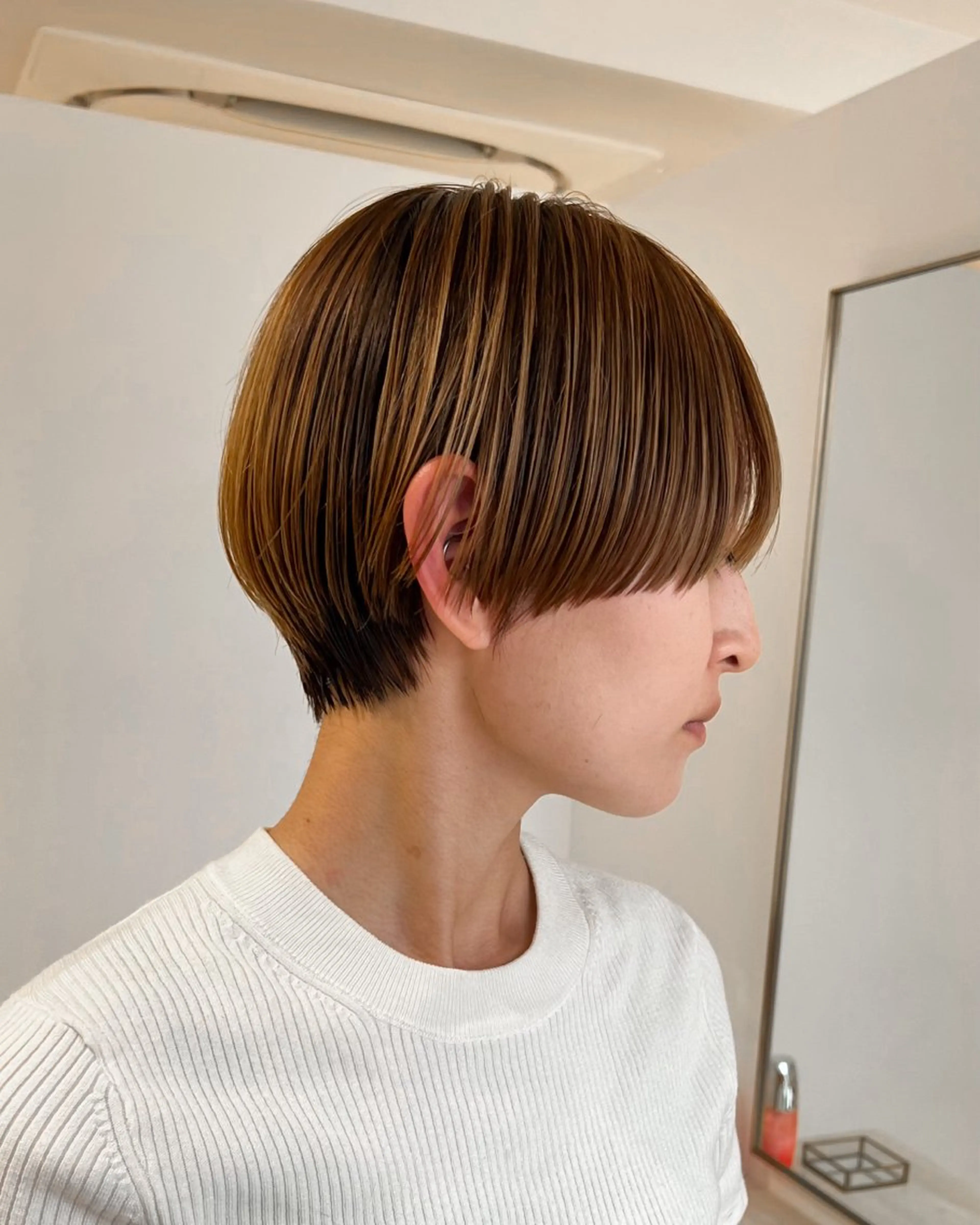 ショート カラー ハイトーンカラー ショートヘア 【骨格診断カット】 .のヘアスタイル