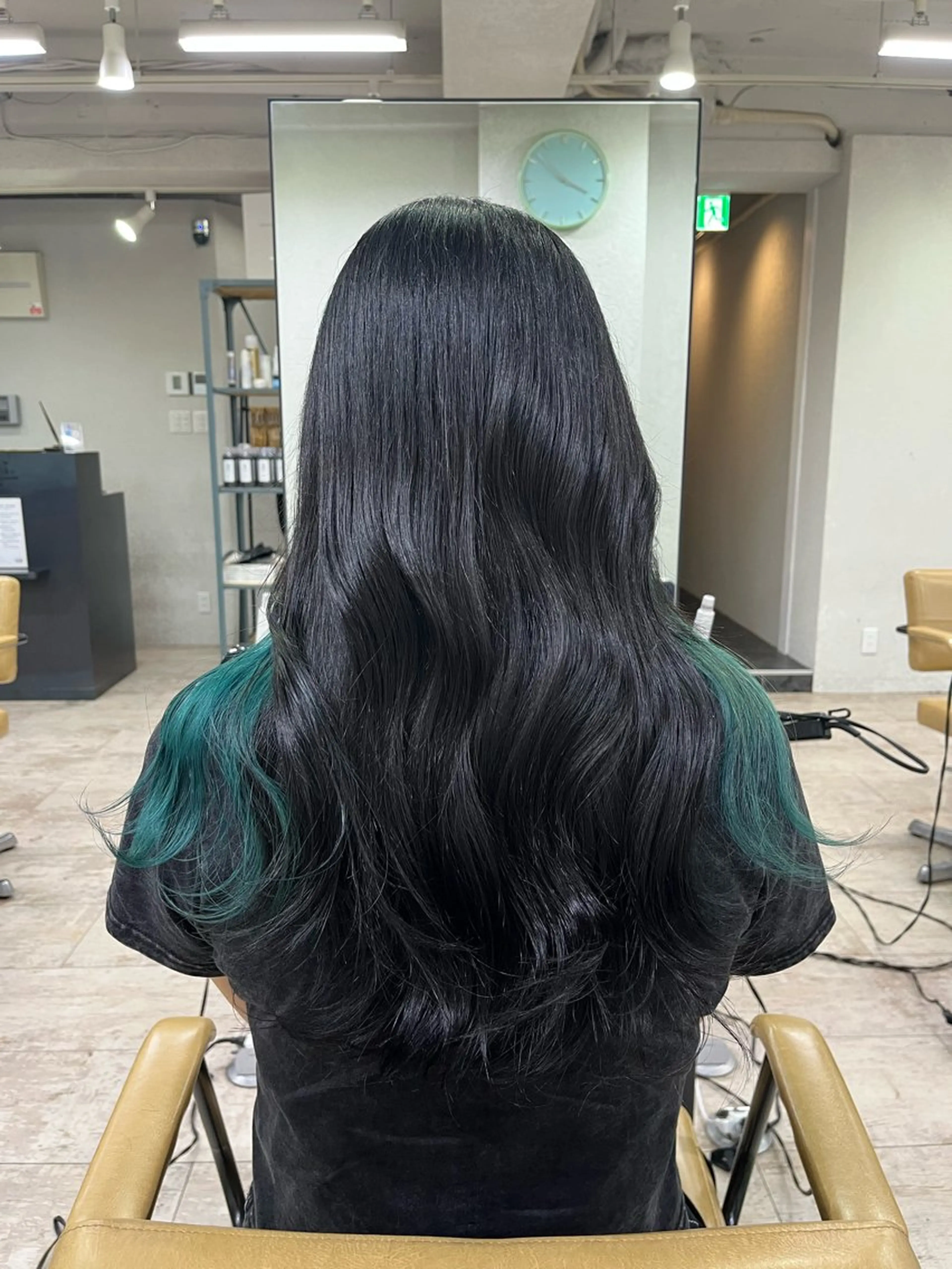 ロング カラー イヤリングカラー ヨシンモリ ヘアカラー トリートメント 💙 Tomoka💜のヘアスタイル