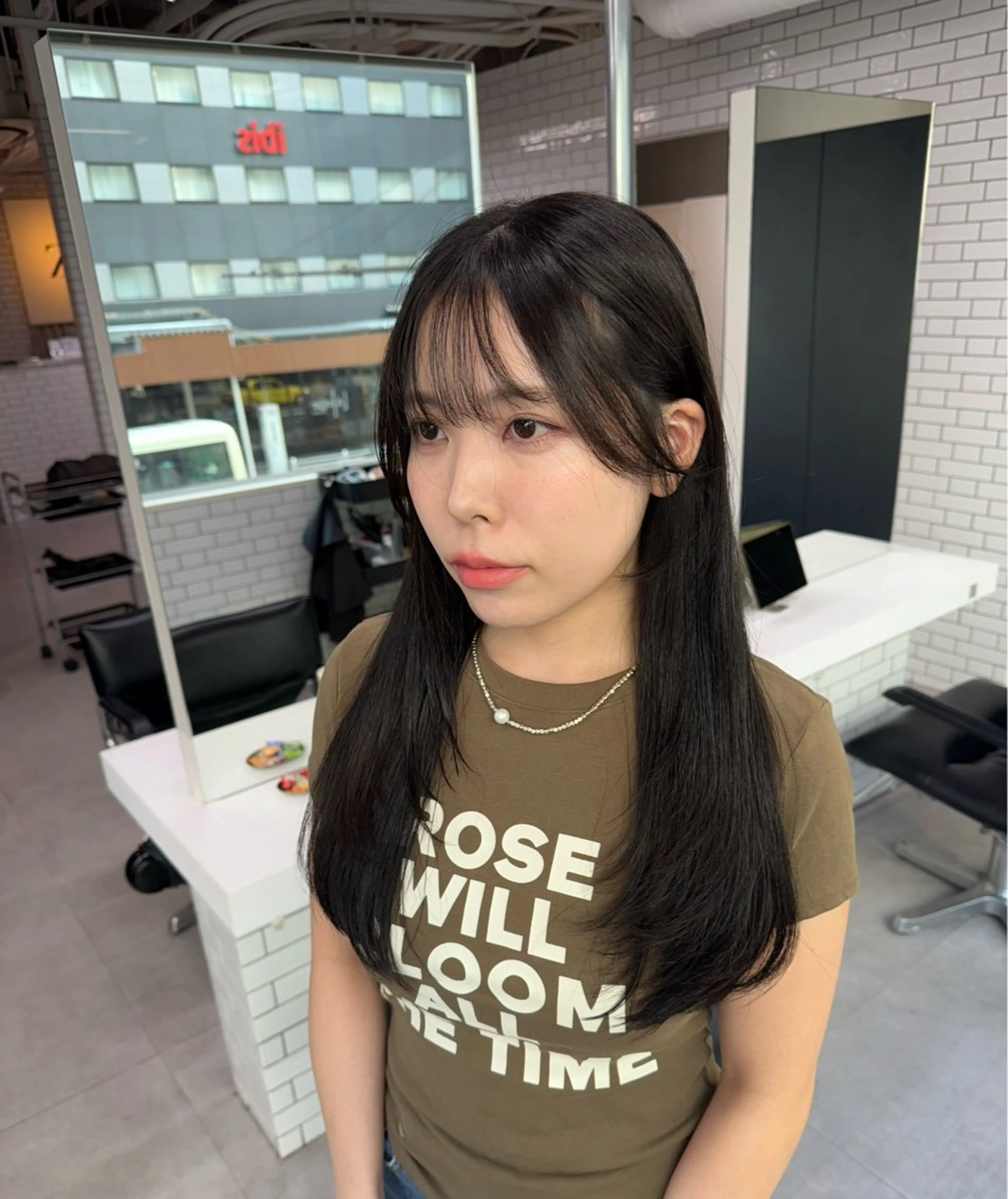 顔周りカット＋髪質改善inケアカラーの写真