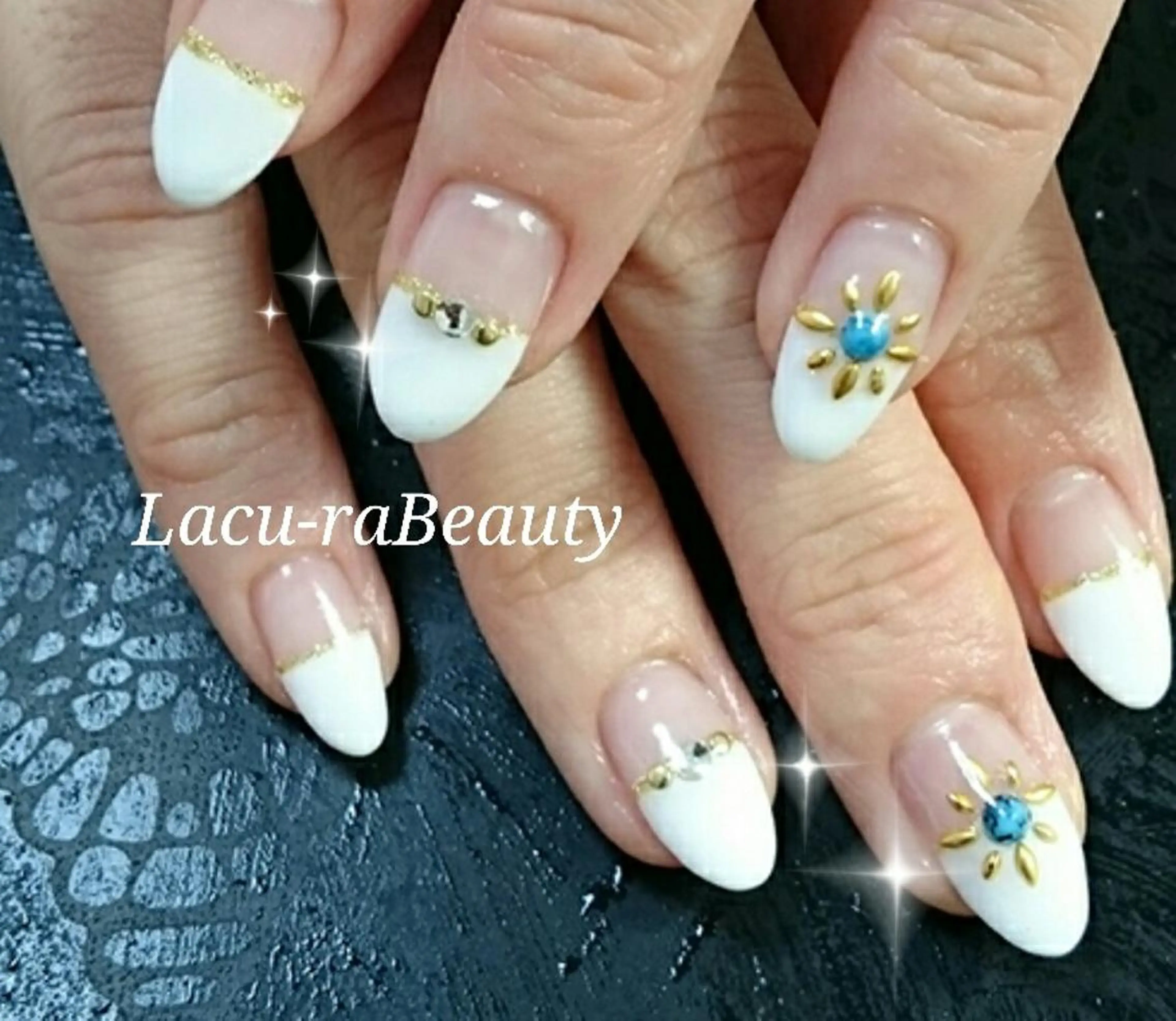 ネイル 小顔と腸の専門店 ラクーラビューティのエステ・リラクイメージ