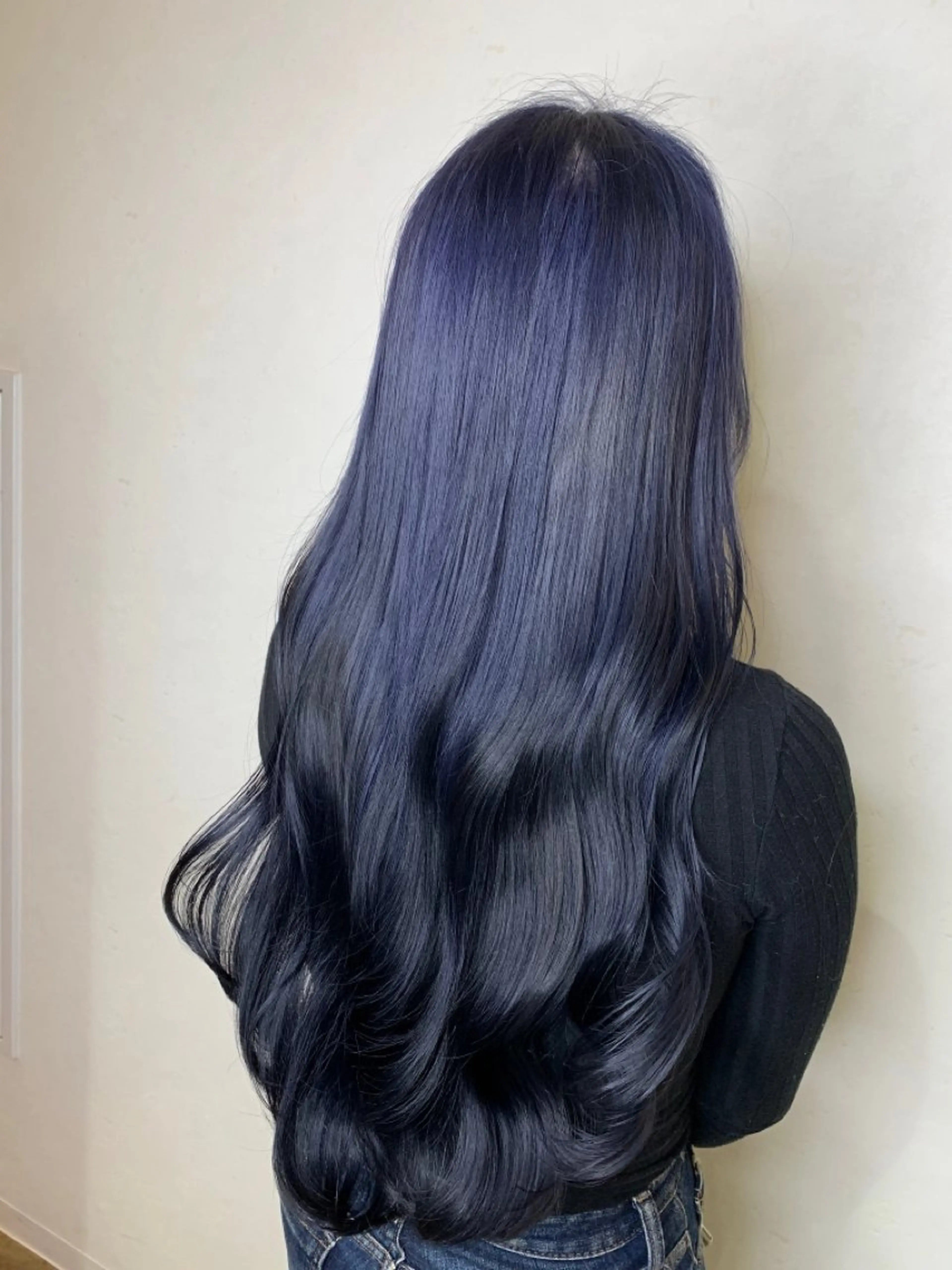 ロング カラー 黒髪 ブルーカラー ブルーブラック 透明感カラー レイヤーカット カット ヘアカラー トリートメント 透明感カラー特化/ ベージュ/梅田/英輝のヘアスタイル