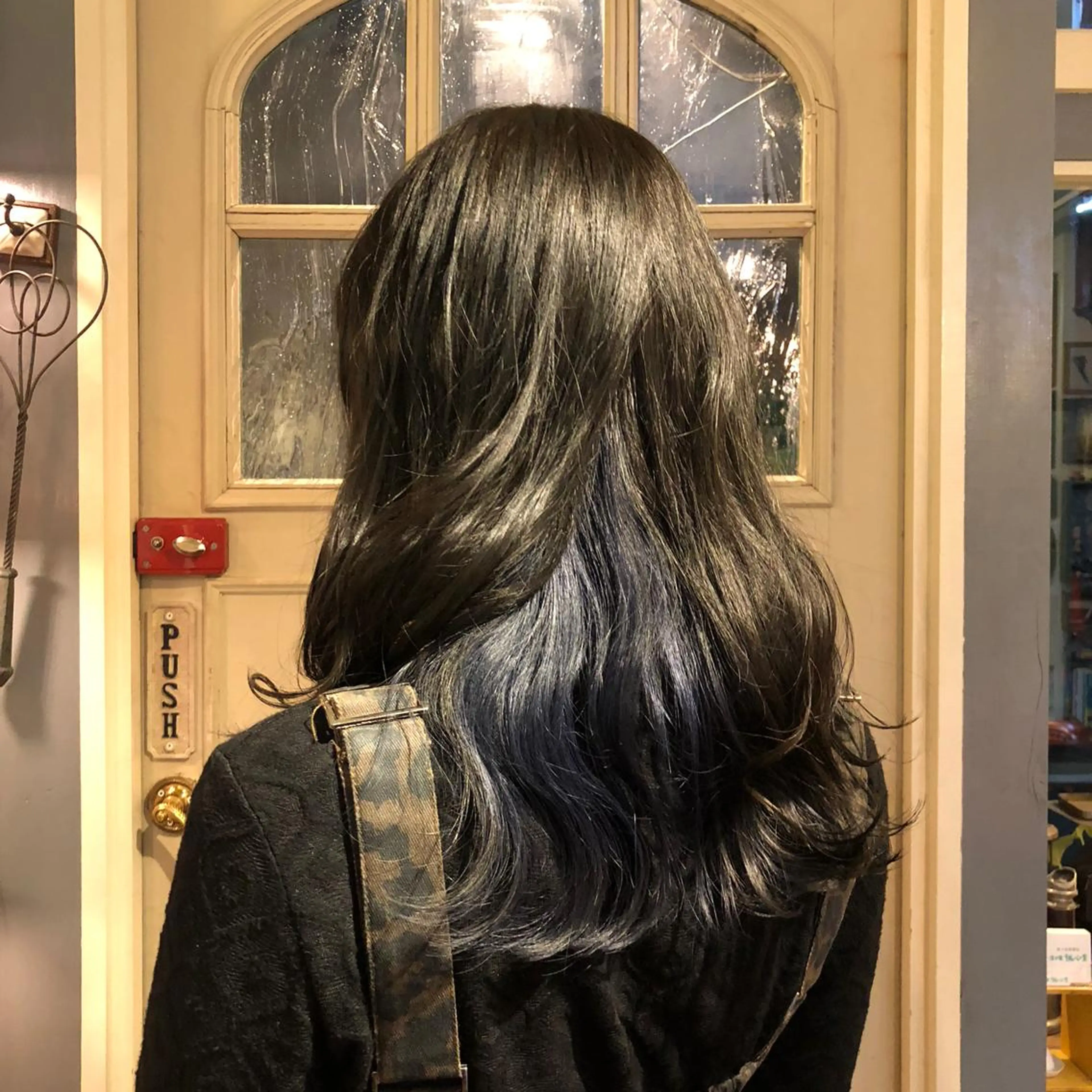 ロング カラー ブリーチ ブルーカラー インナーカラー カット ヘアカラー トリートメント ヘッドスパ BRITS 渡辺 菜々子のヘアスタイル