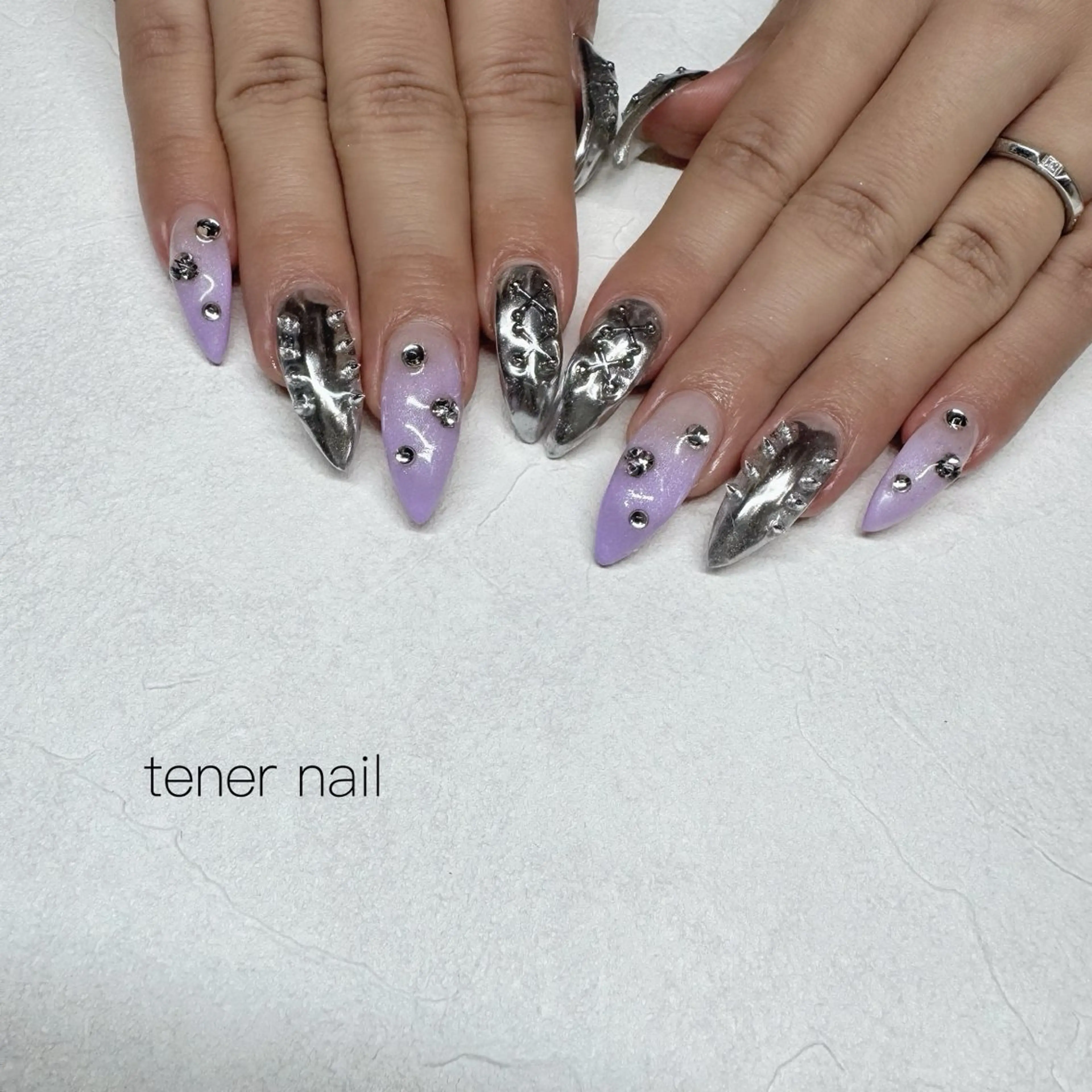 ネイル パープル シルバー ハンドネイル テネルネイル tener nailのネイルデザイン