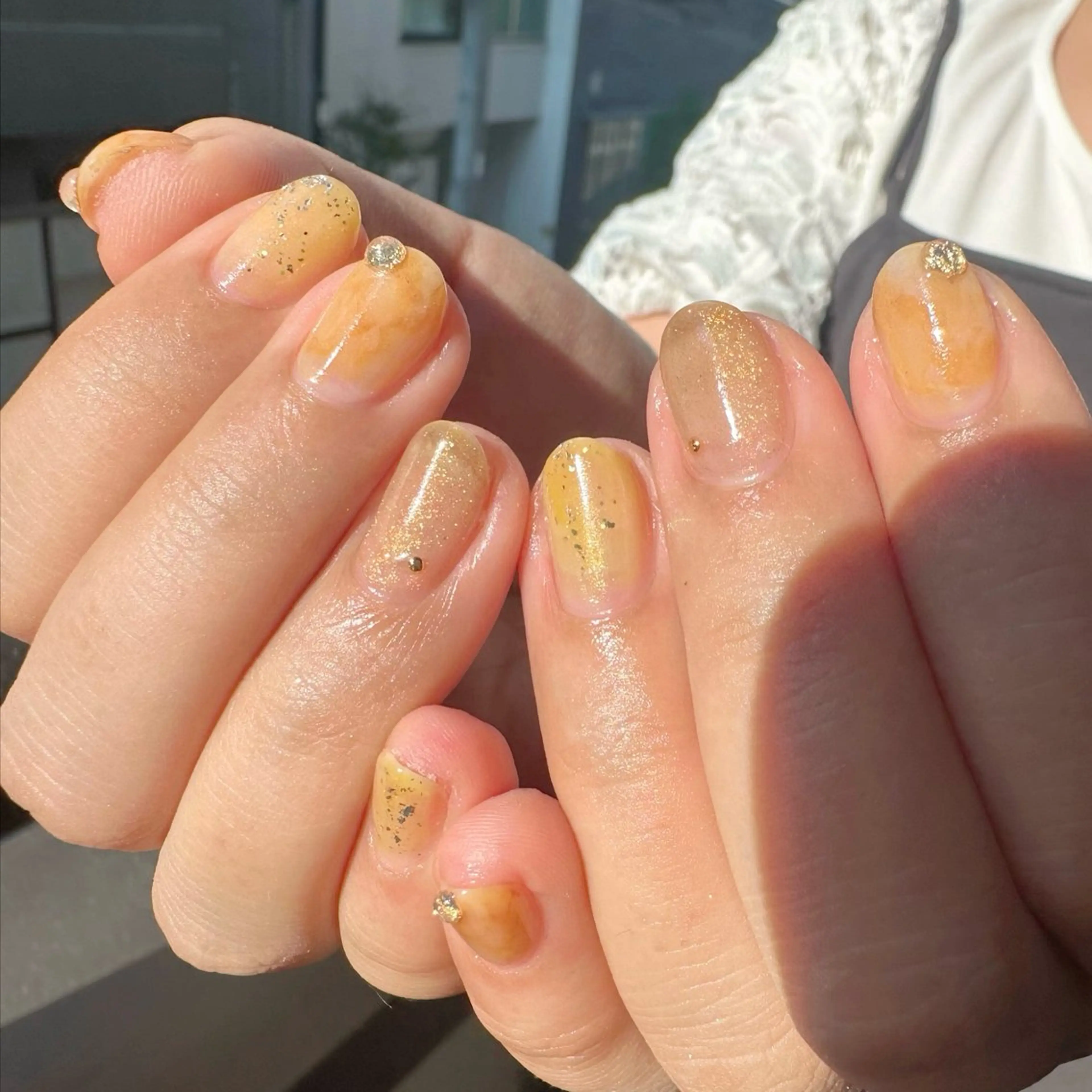 ネイル 氷ネイル・うるうるネイル 韓国ネイル マグネットネイル ニュアンスネイル 黄色 🪞KAPE NAIL 🪞のネイルデザイン