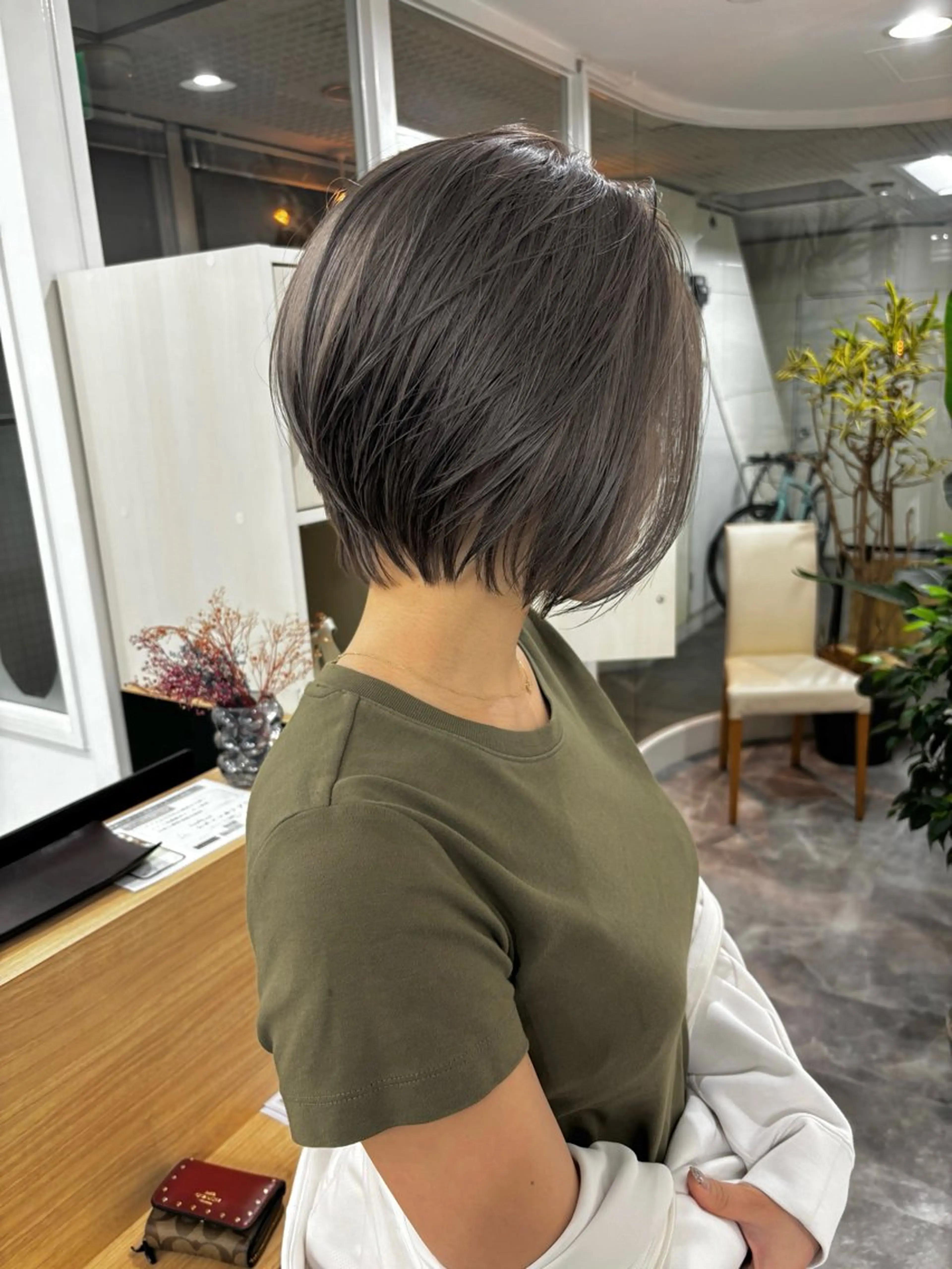 ショート カラー hoNua. 栄/透明感カラーのヘアスタイル