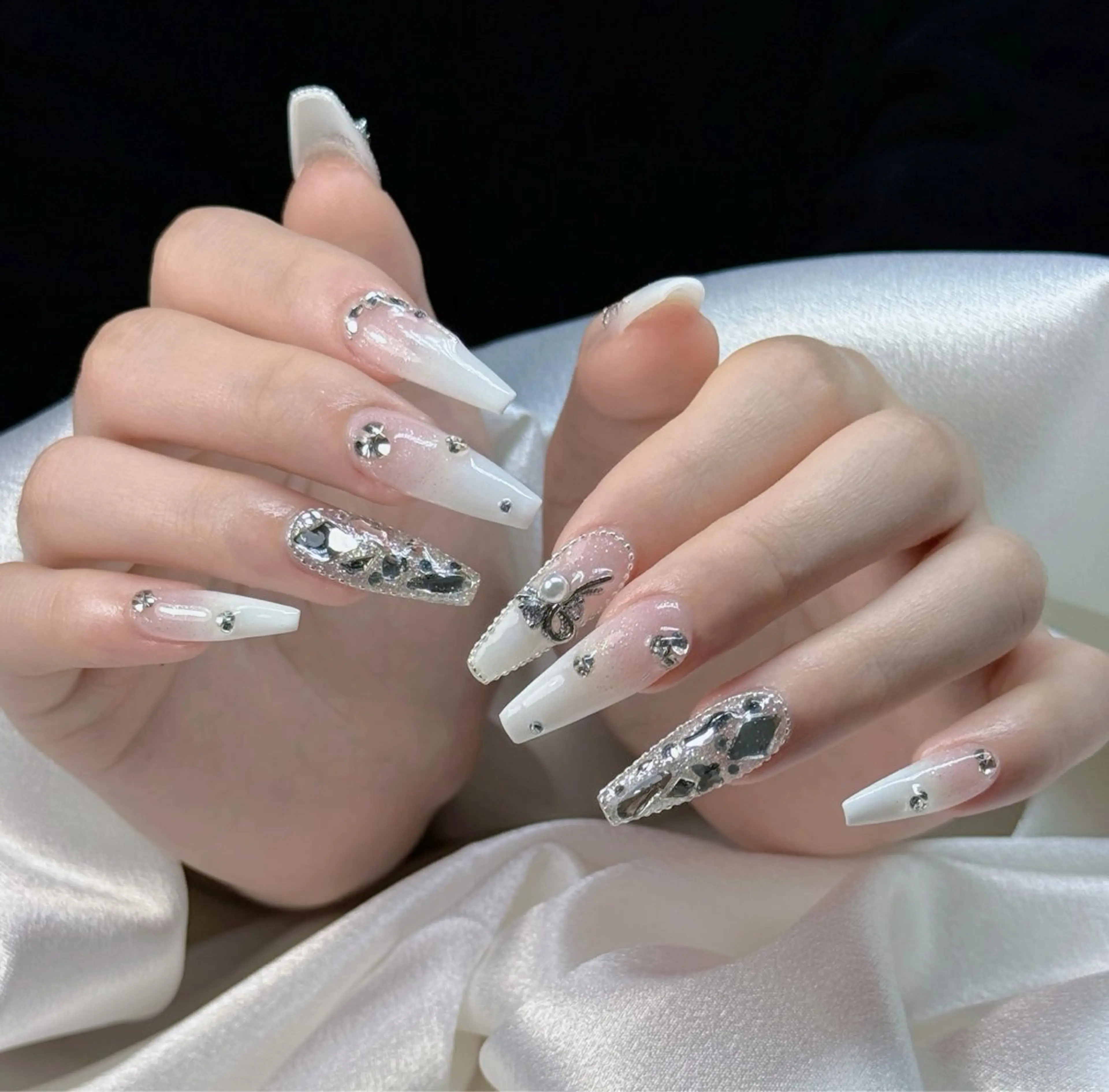 ネイル オーロラネイル ブルー チークネイル フットネイル フレンチネイル ハンドネイル REI レイのネイルデザイン