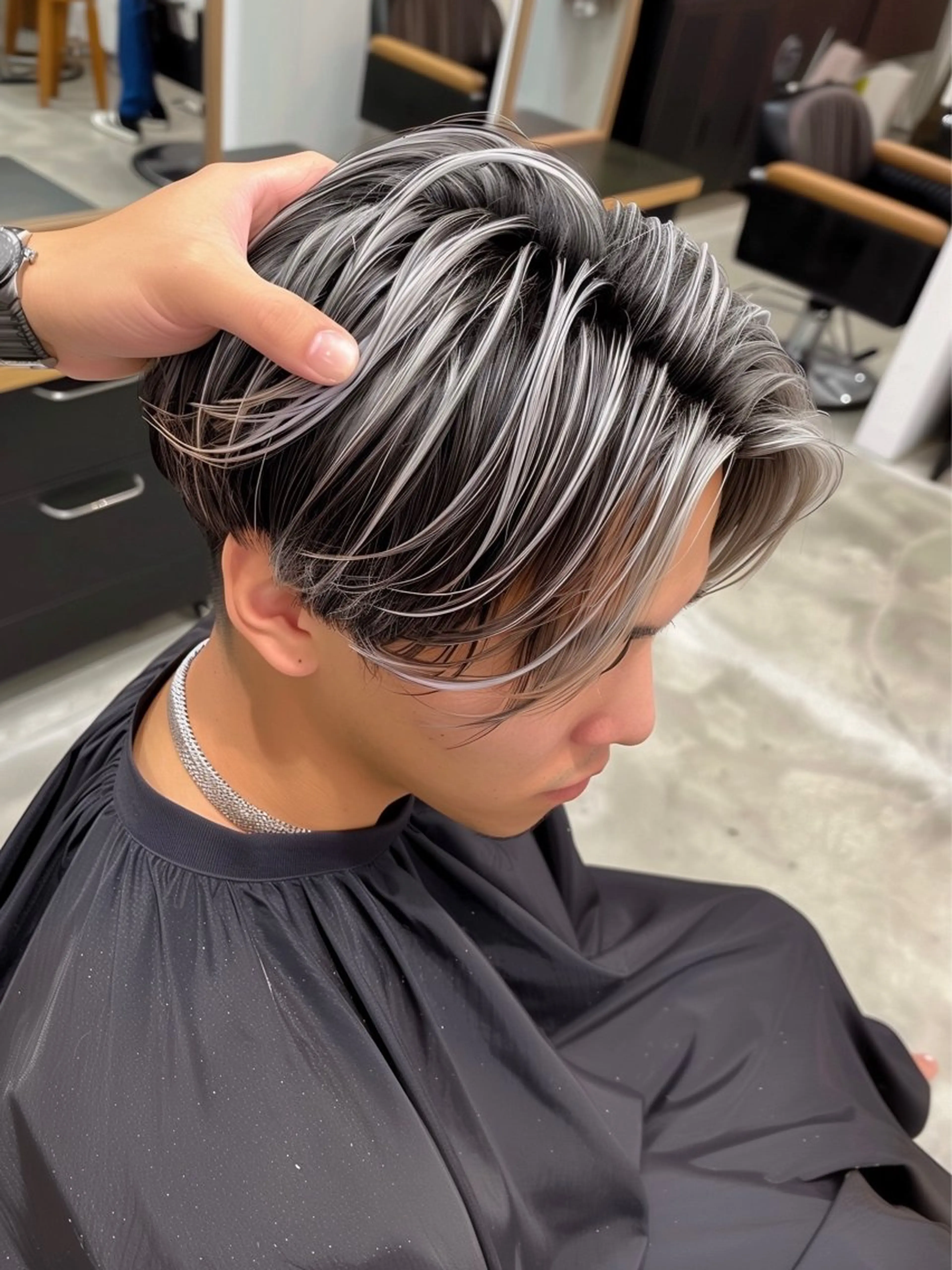 ミディアム パーマ メンズ カット ヘアカラー パーマ メンズハイトーン メンズバレイヤージュのヘアスタイル