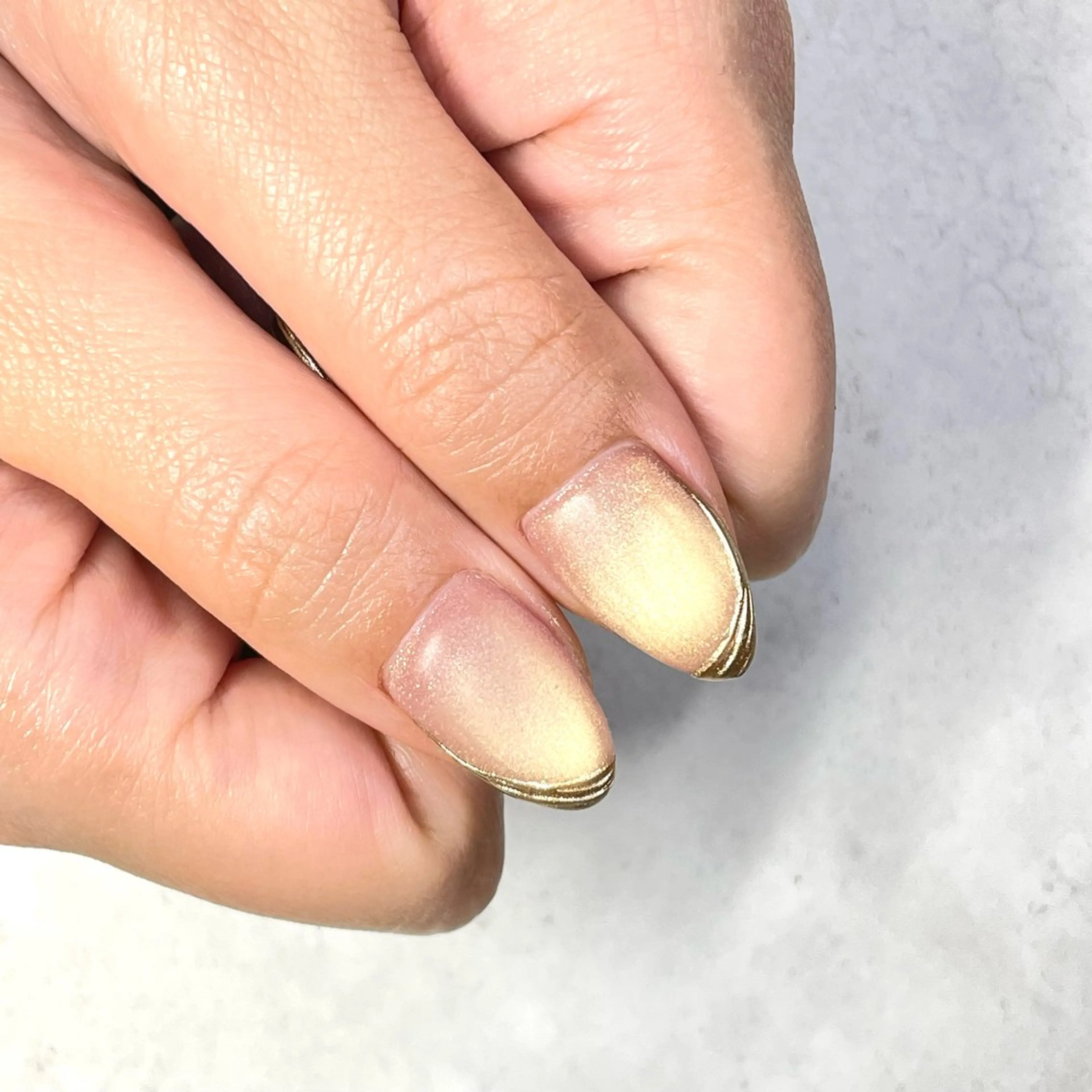 ミディアム え まのネイルデザイン