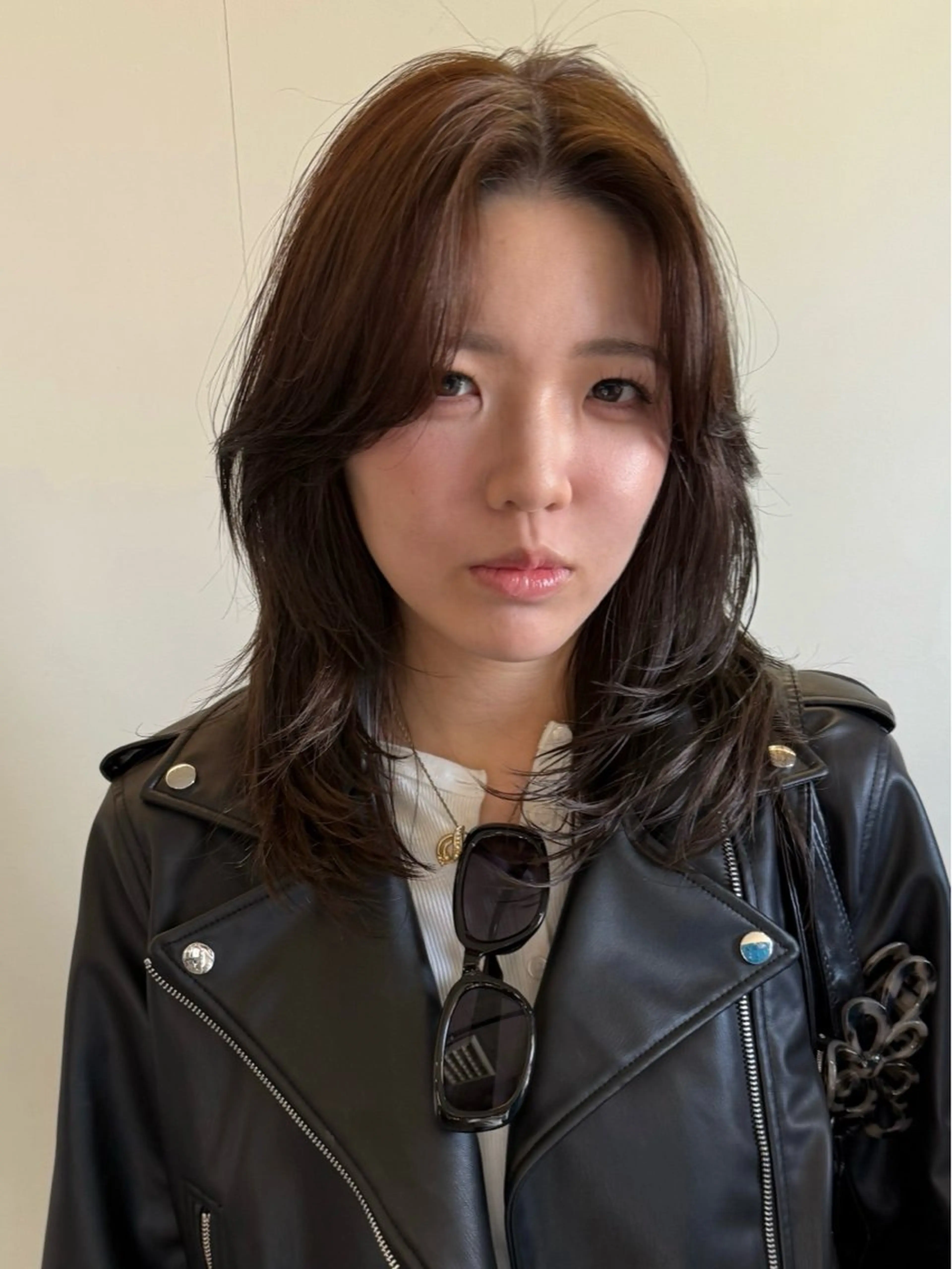 ミディアム かきあげバング レイヤーカット カット レイヤーカット\ウル フ　chinatsuのヘアスタイル